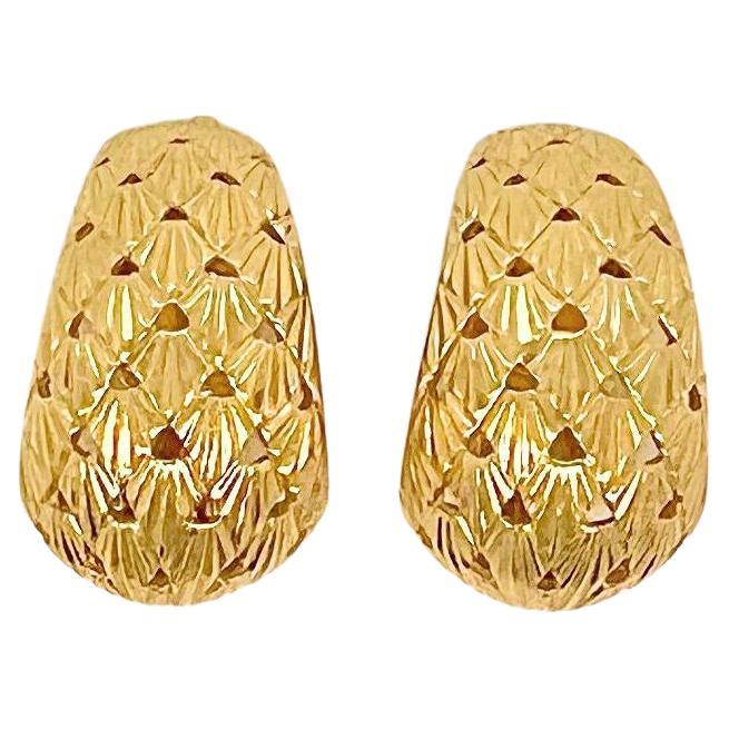 Tiffany & Co Boucles d'oreilles à pince en or jaune 14K texturé en vente