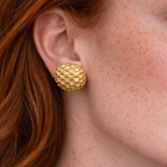 Tiffany & Co. Strukturierte goldene Boule-Ohrringe