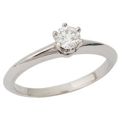 Tiffany & Co, "The Tiffany Setting" 0,21 Karat G/VS1 Diamantring