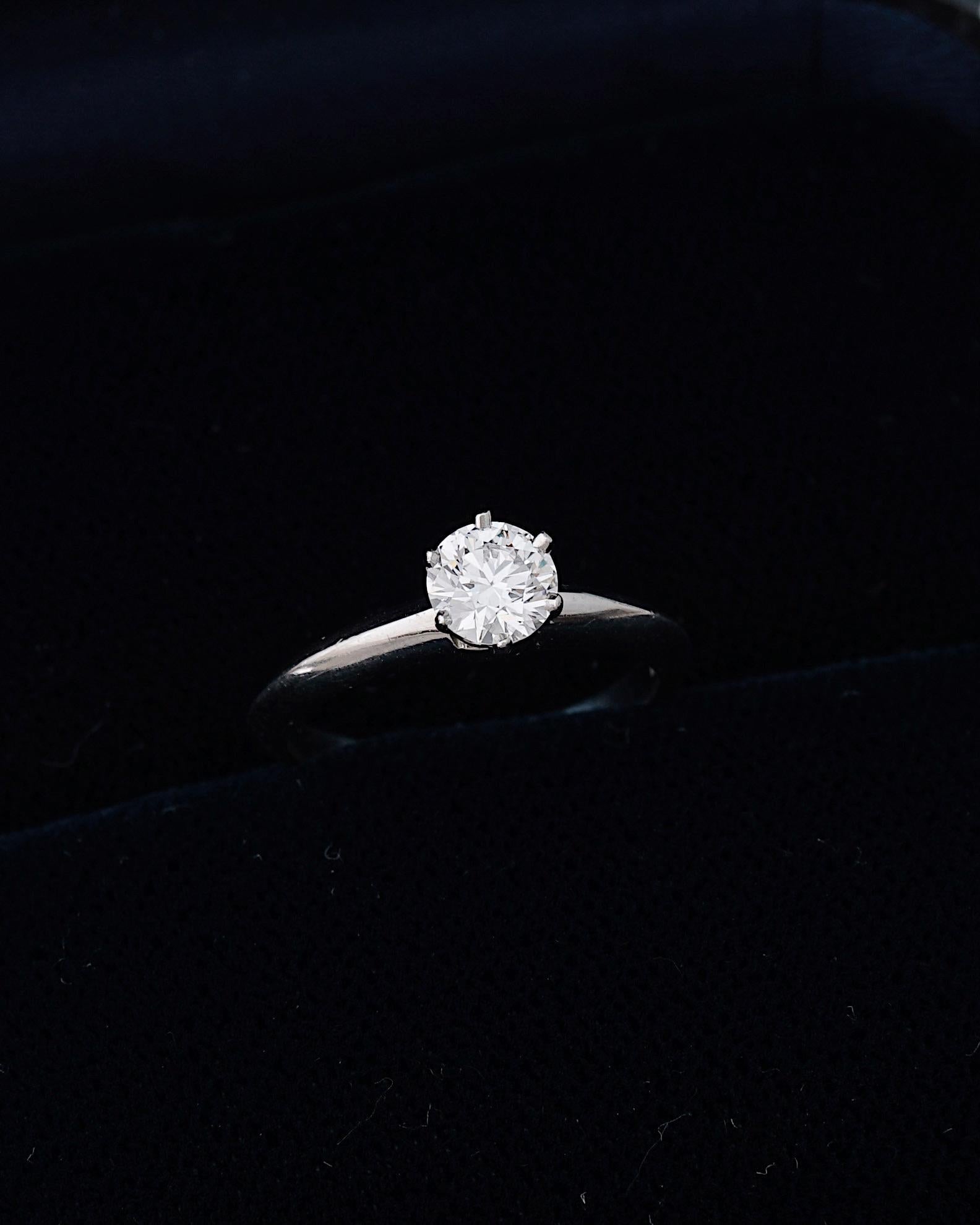 Taglio rotondo Tiffany & Co., Anello con diamanti da 0,57 carati E/VS1 
