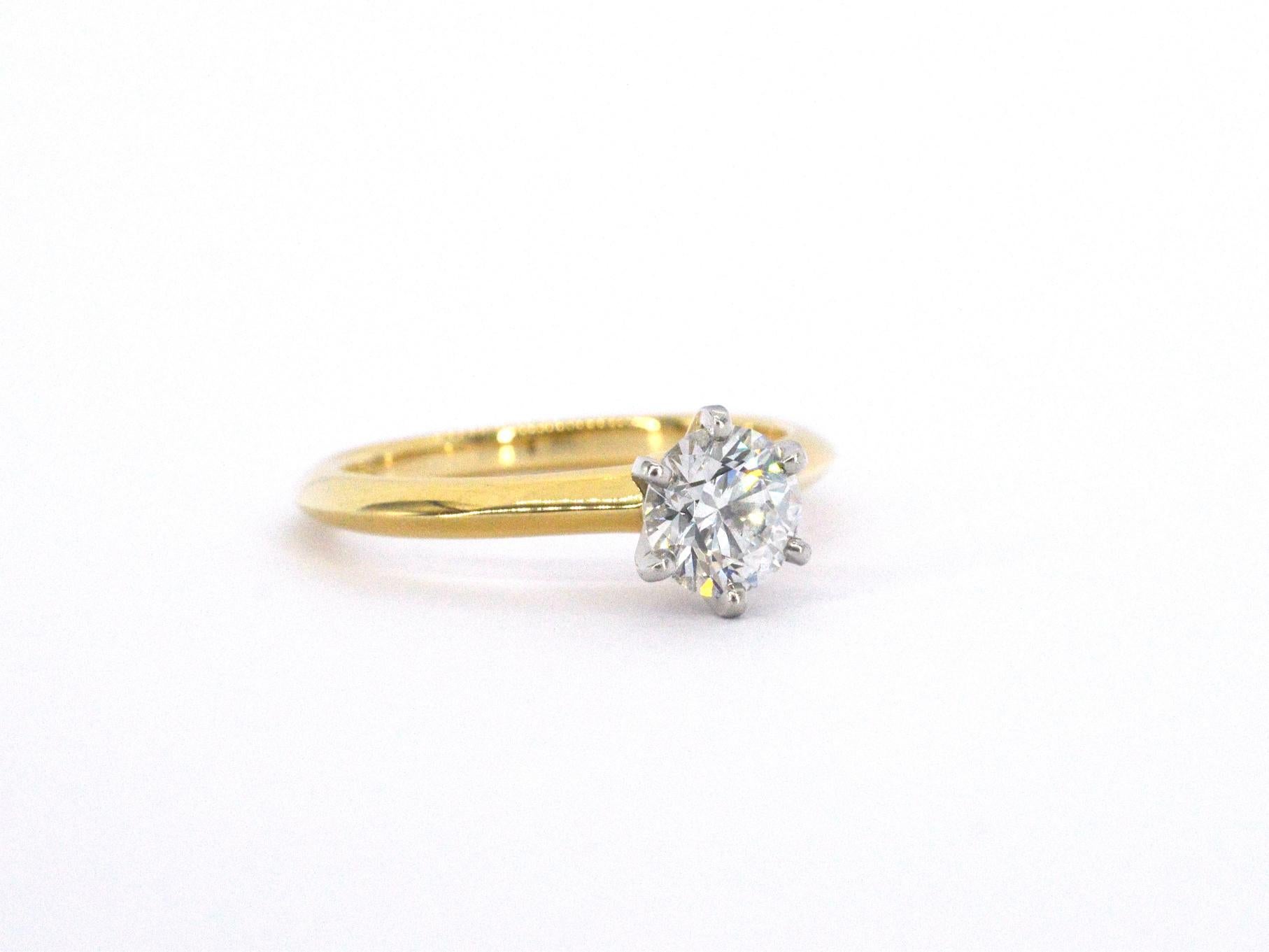 Tiffany & Co - The Tiffany setting ring avec couronne en platine et un diamant de taille brillant  Pour femmes en vente