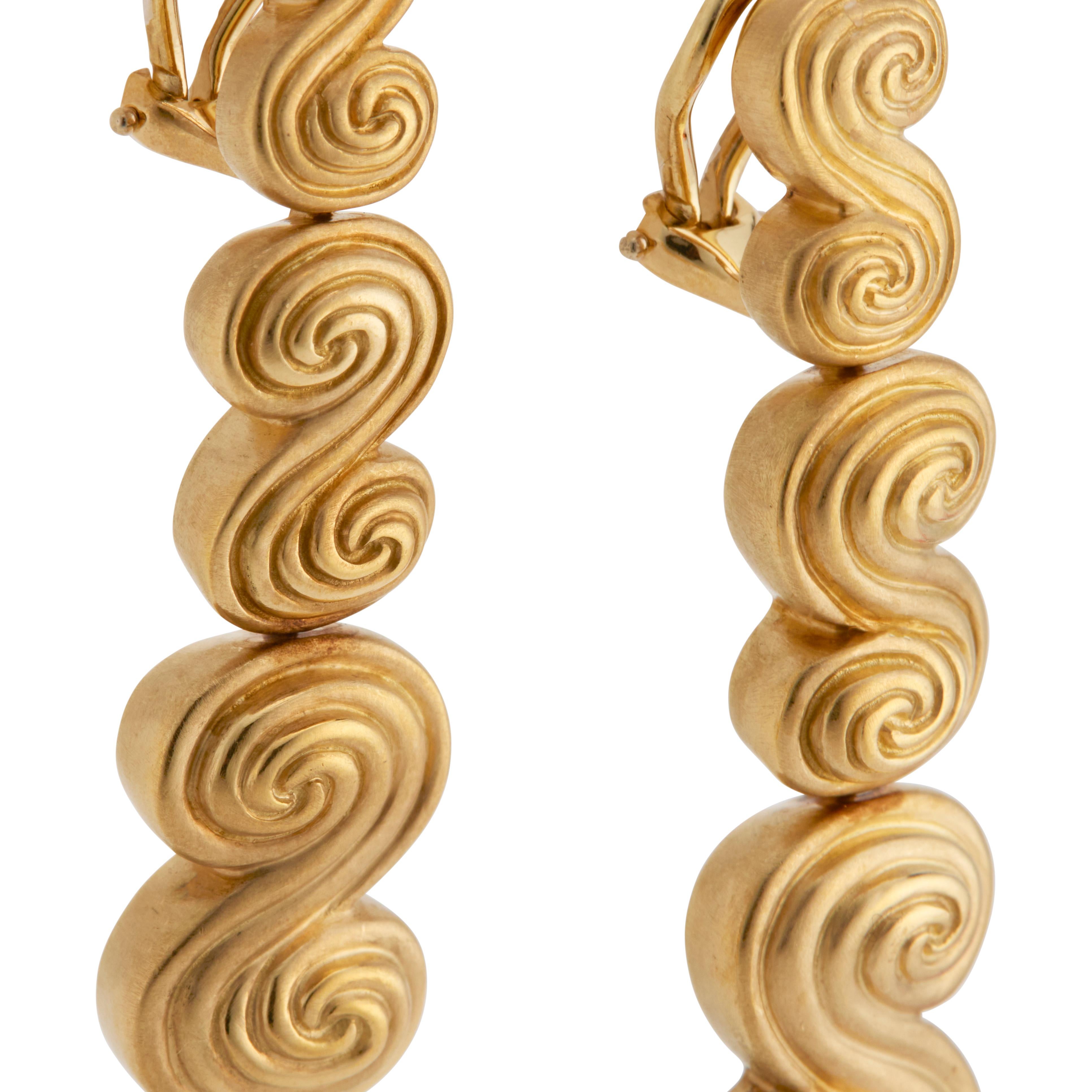 Tiffany & Co. Three-Section Long Swirl Gold Dangle Earrings In Excellent Condition For Sale In Stamford, CT