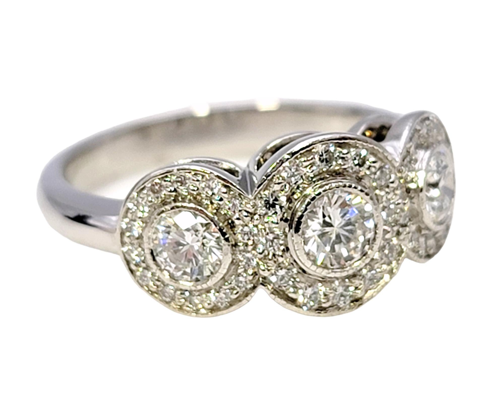 Tiffany & Co. Drei Stein Kreis-Diamant-Halo-Ring aus Platin .55 Karat insgesamt Damen