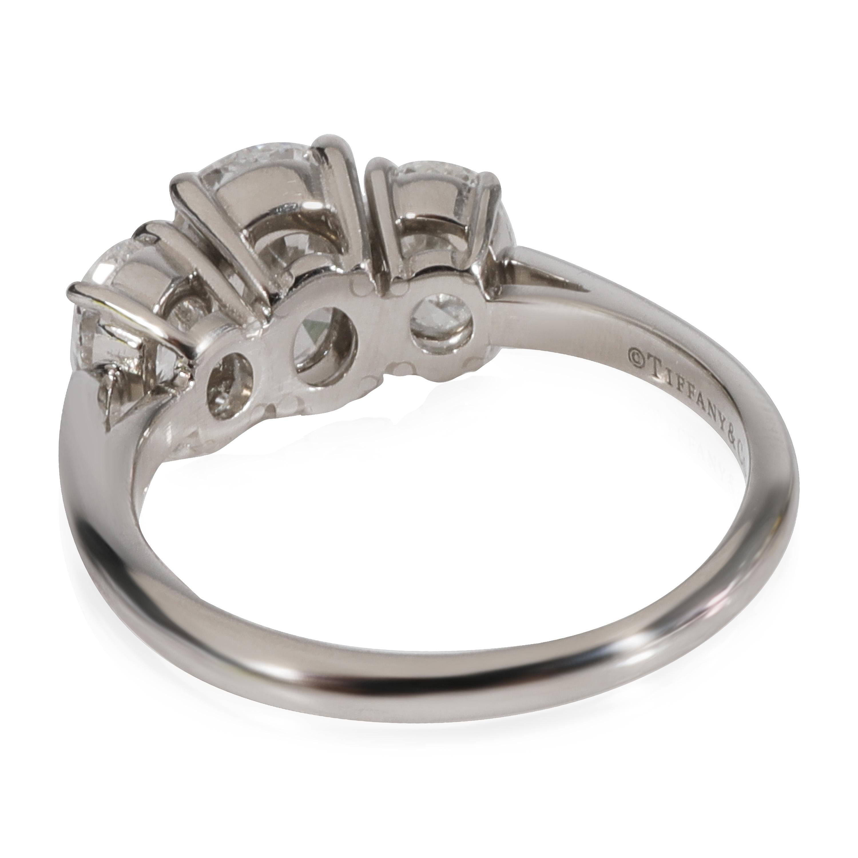 Tiffany & Co. Dreistein-Diamant-Verlobungsring aus 950 Platin E VS1 (Ovalschliff)