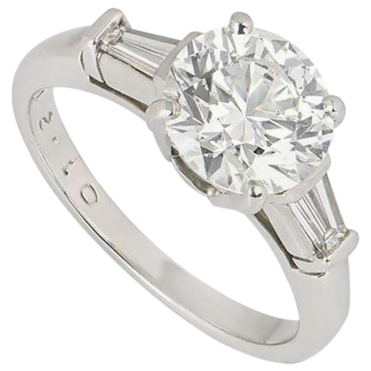 Tiffany & Co. Anillo de compromiso de tres piedras 2,10 quilates E/VS1