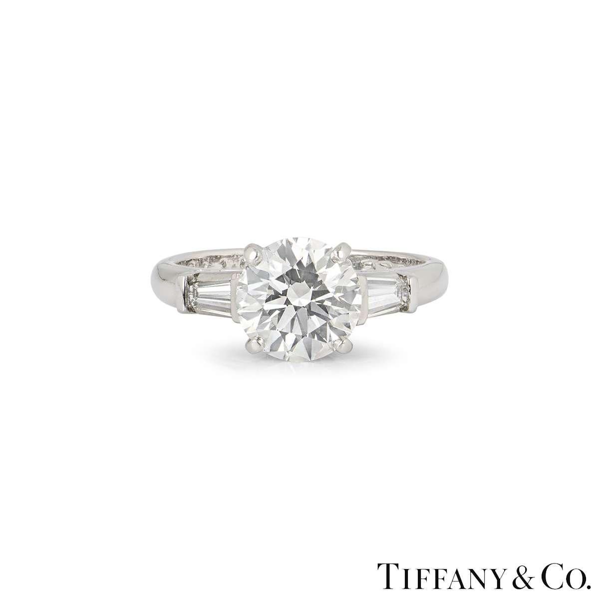 Tiffany & Co. Bague de fiançailles à trois pierres de 2,10 carats E/VS1 Excellent état - En vente à London, GB