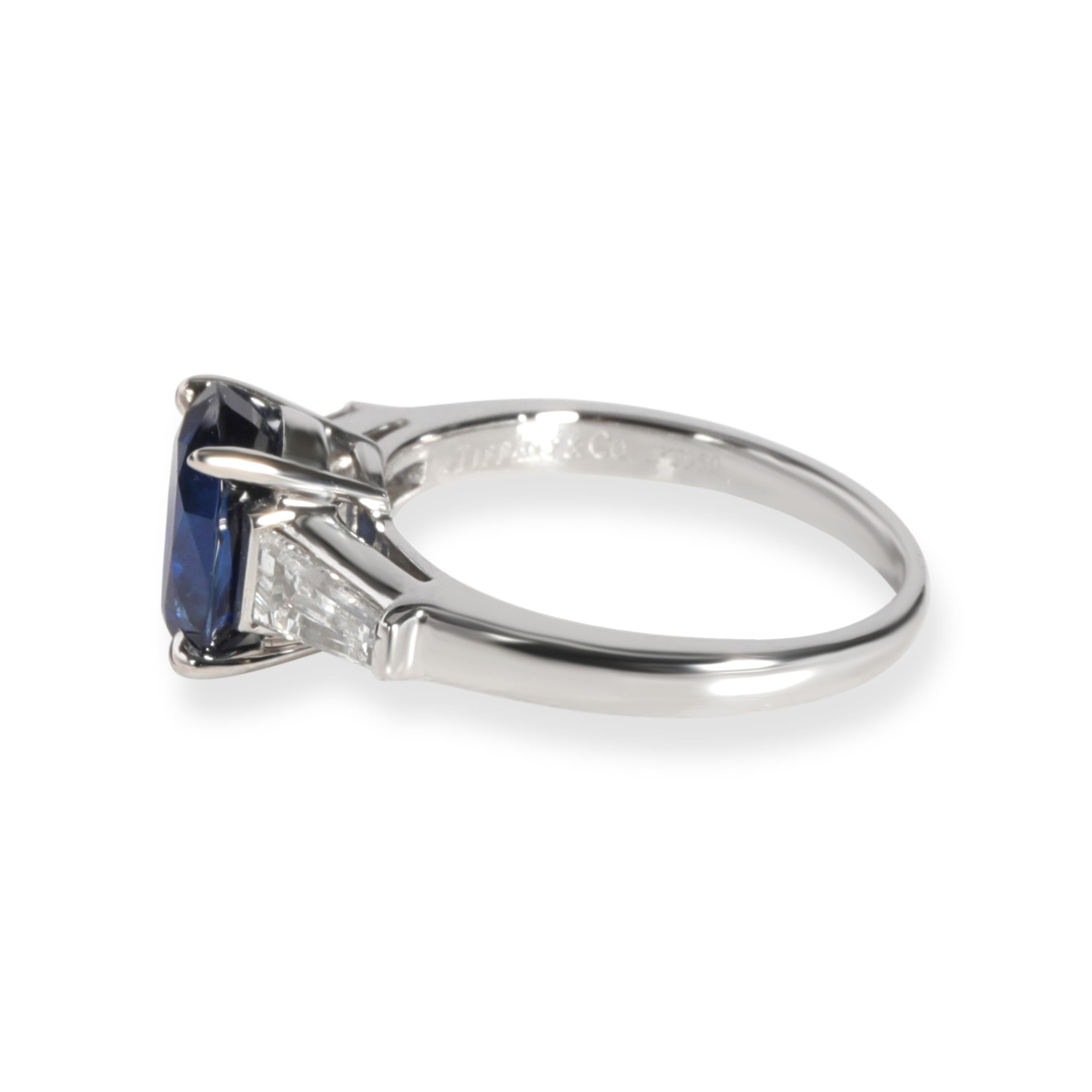 Tiffany & Co. Three-Stone Sapphire and Diamond Ring in Platinum 0.50 Carat In Excellent Condition In New York, NY