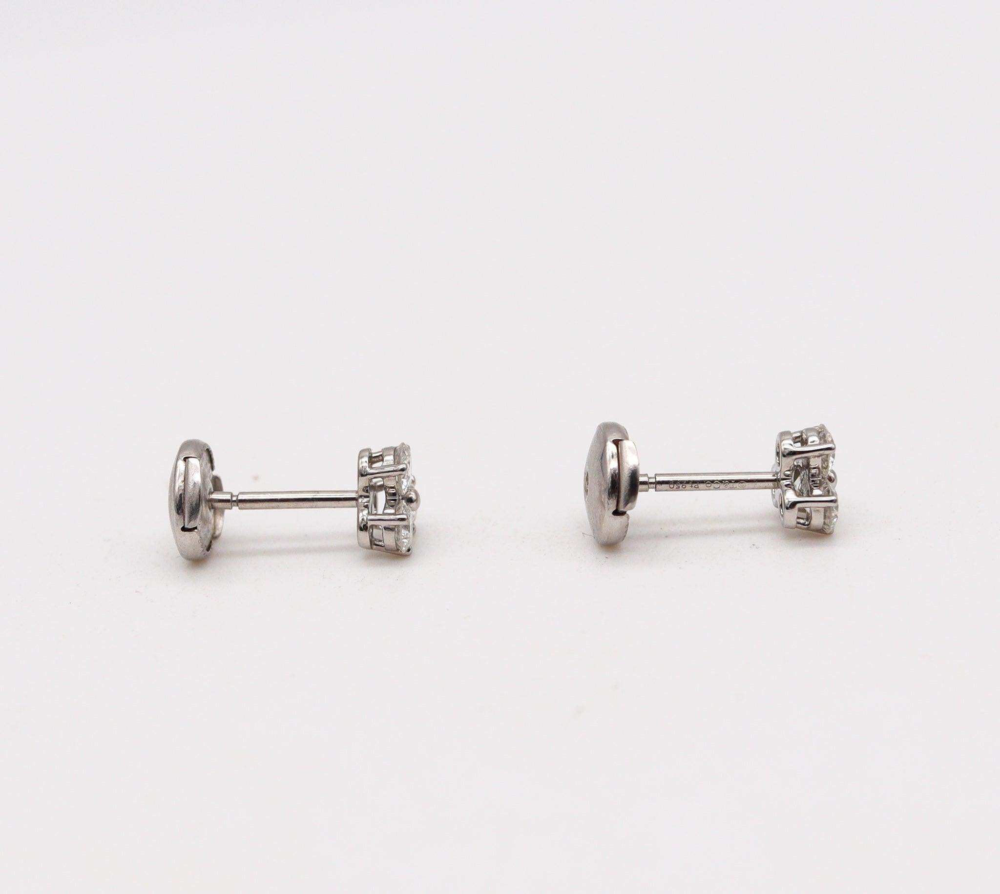 Donna TIFFANY & CO Orecchini a tre pietre in platino massiccio con 6 diamanti rotondi in vendita