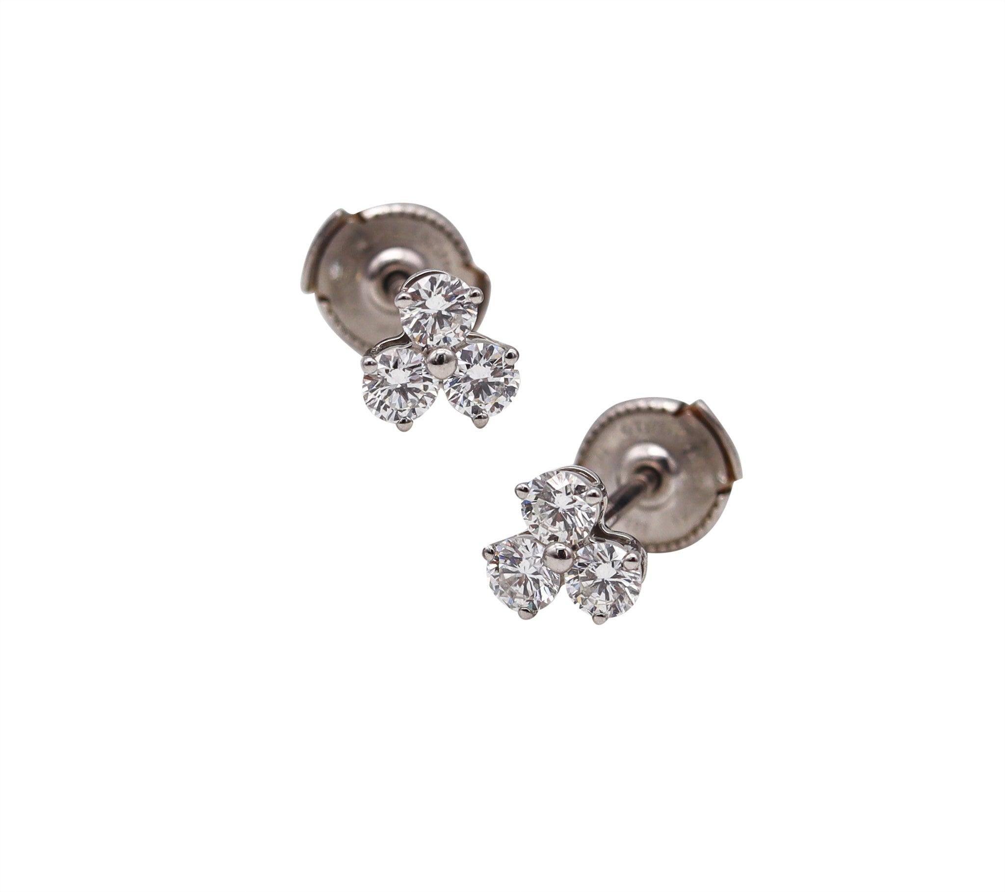 TIFFANY & CO Orecchini a tre pietre in platino massiccio con 6 diamanti rotondi in vendita 2