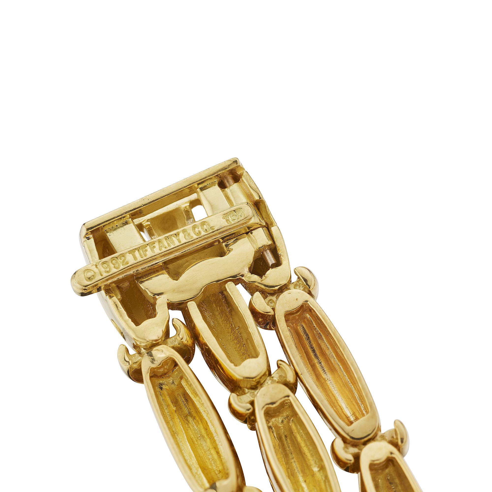 Tiffany & Co. Dreistrangige Vintage-Gliederhalskette aus Gelbgold mit geriffeltem Gliederkragen im Zustand „Hervorragend“ in Greenwich, CT