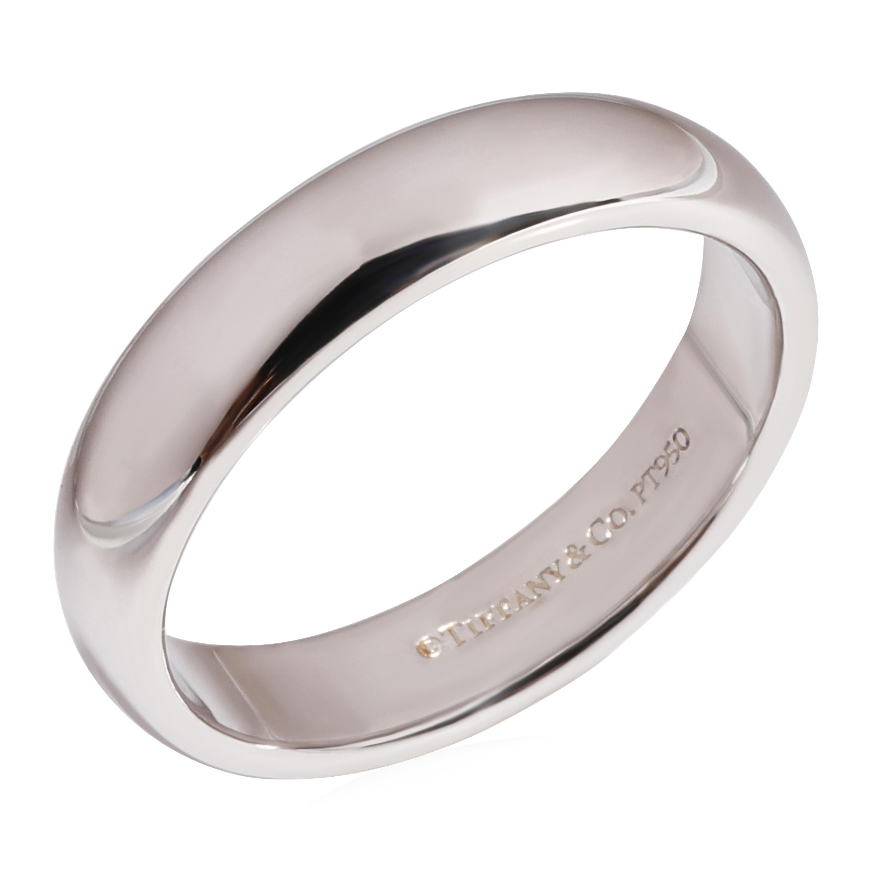 Tiffany & Co. Tiffany Classic Wedding Band in Platinum

PRIMARY DETAILS
SKU: 121536
Listing Title: Tiffany & Co. Tiffany Classic Wedding Band in Platinum
Condition Description: Retails for 1800 USD. In excellent condition and recently polished. Ring