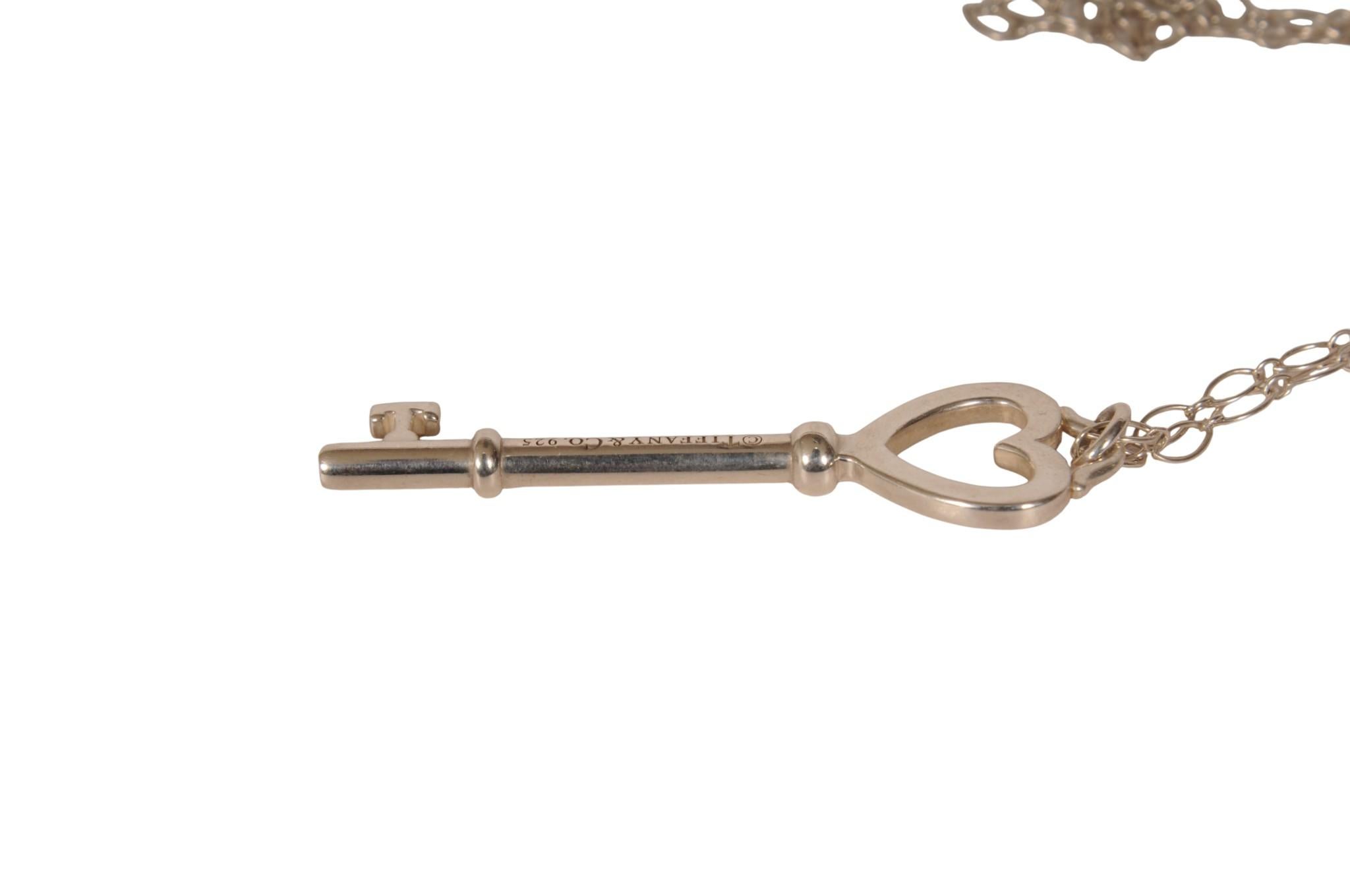 Tiffany & Co. Collana con ciondolo a forma di cuore in argento A. Link & Co. in vendita 7