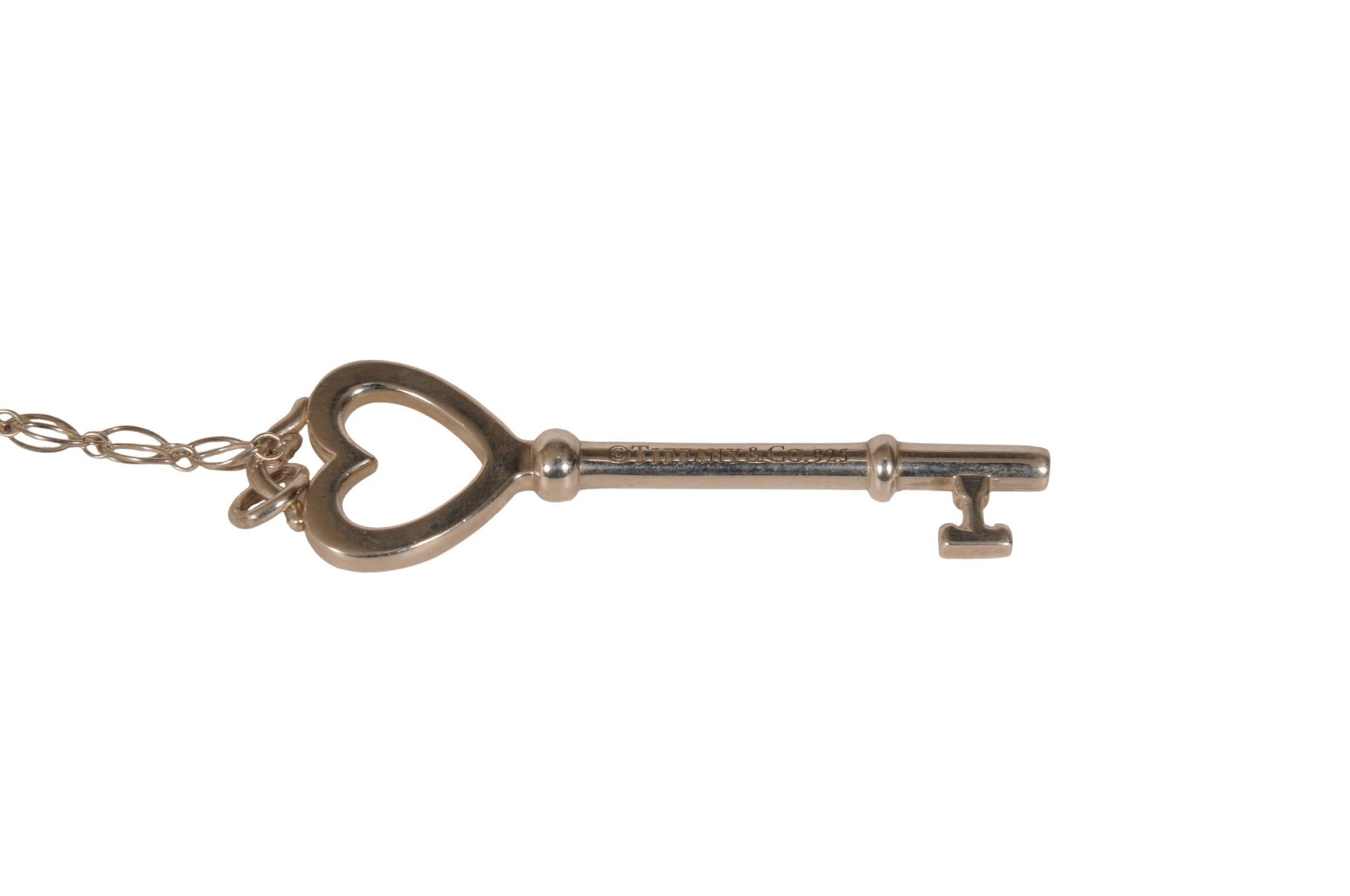 Tiffany & Co. Collana con ciondolo a forma di cuore in argento A. Link & Co. in vendita 8