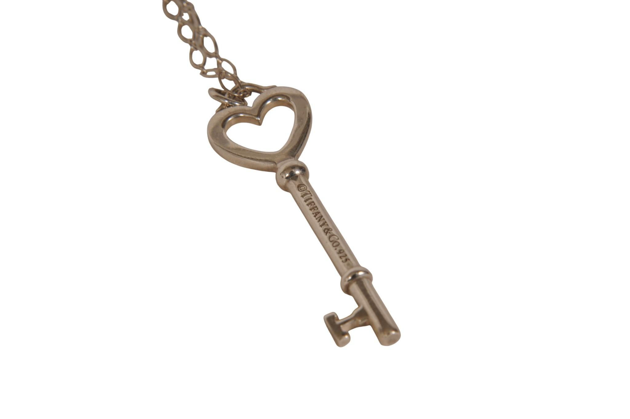 Tiffany & Co. Collana con ciondolo a forma di cuore in argento A. Link & Co. in vendita 9