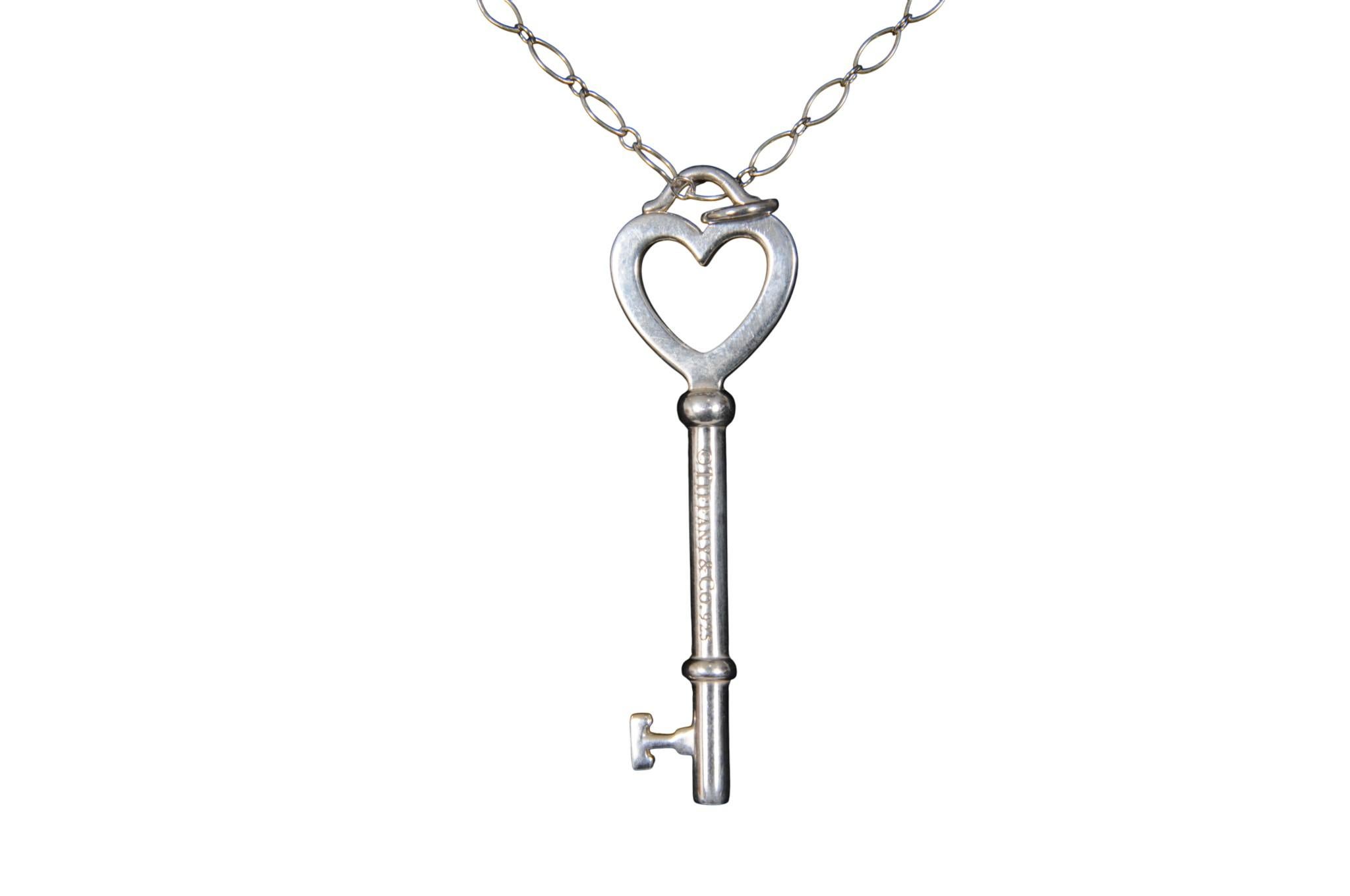 Tiffany & Co. Collana con ciondolo a forma di cuore in argento A. Link & Co. In condizioni buone in vendita a North Miami, FL