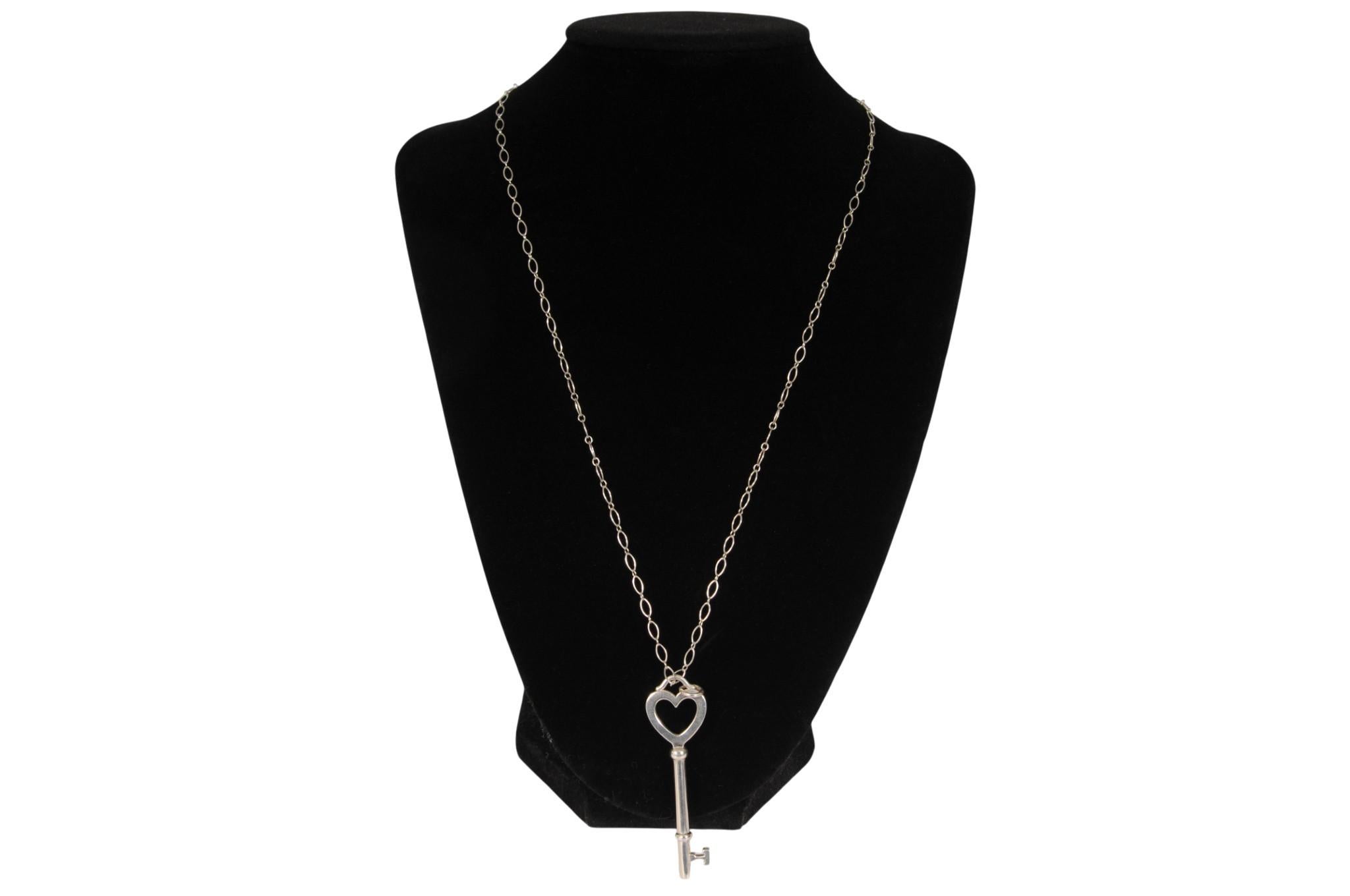 Tiffany & Co. Collana con ciondolo a forma di cuore in argento A. Link & Co. in vendita 4