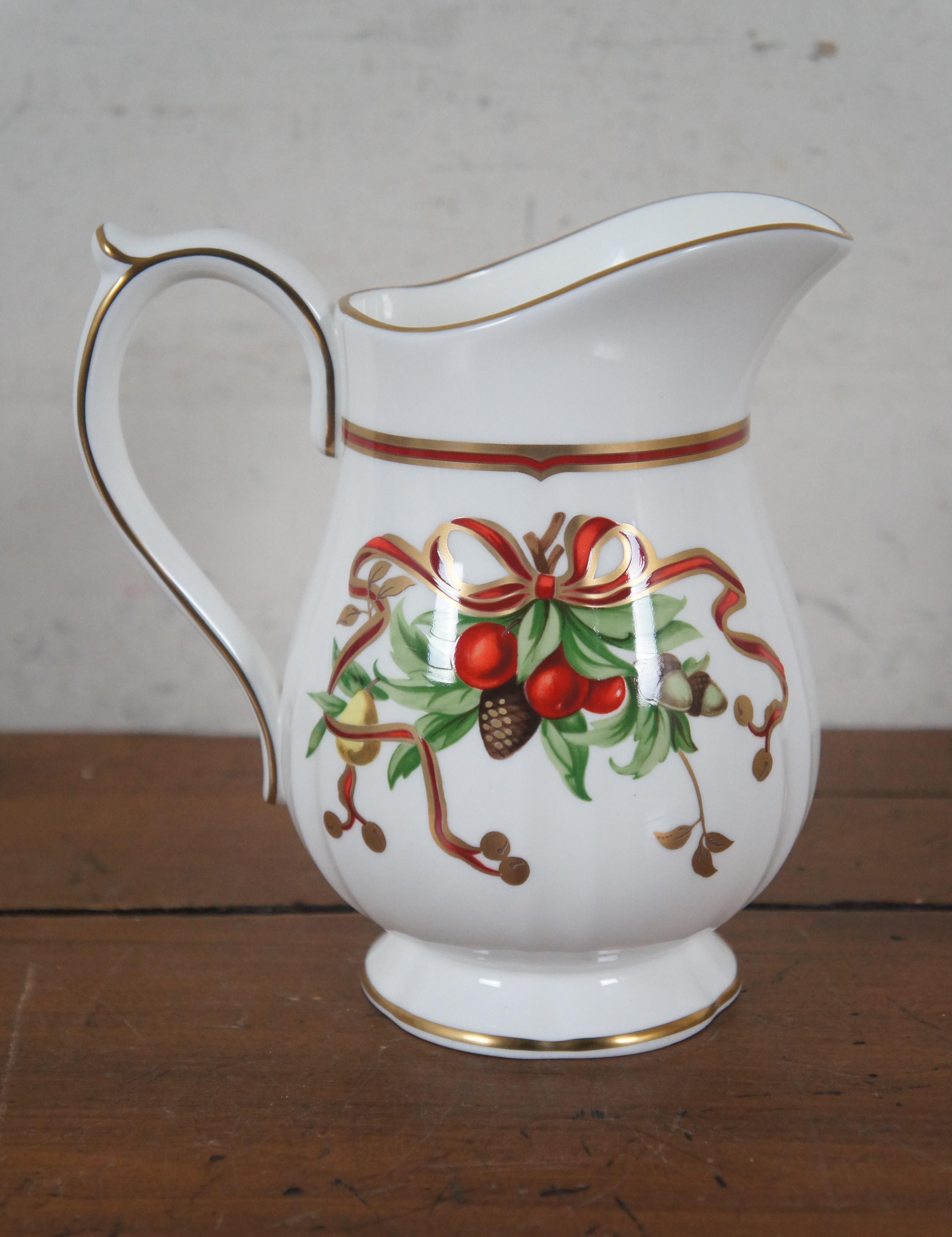 20th Century Tiffany & Co Tiffany Holiday Chirstmas Garland 32 Ounce Drink Creamer Pitcher 7