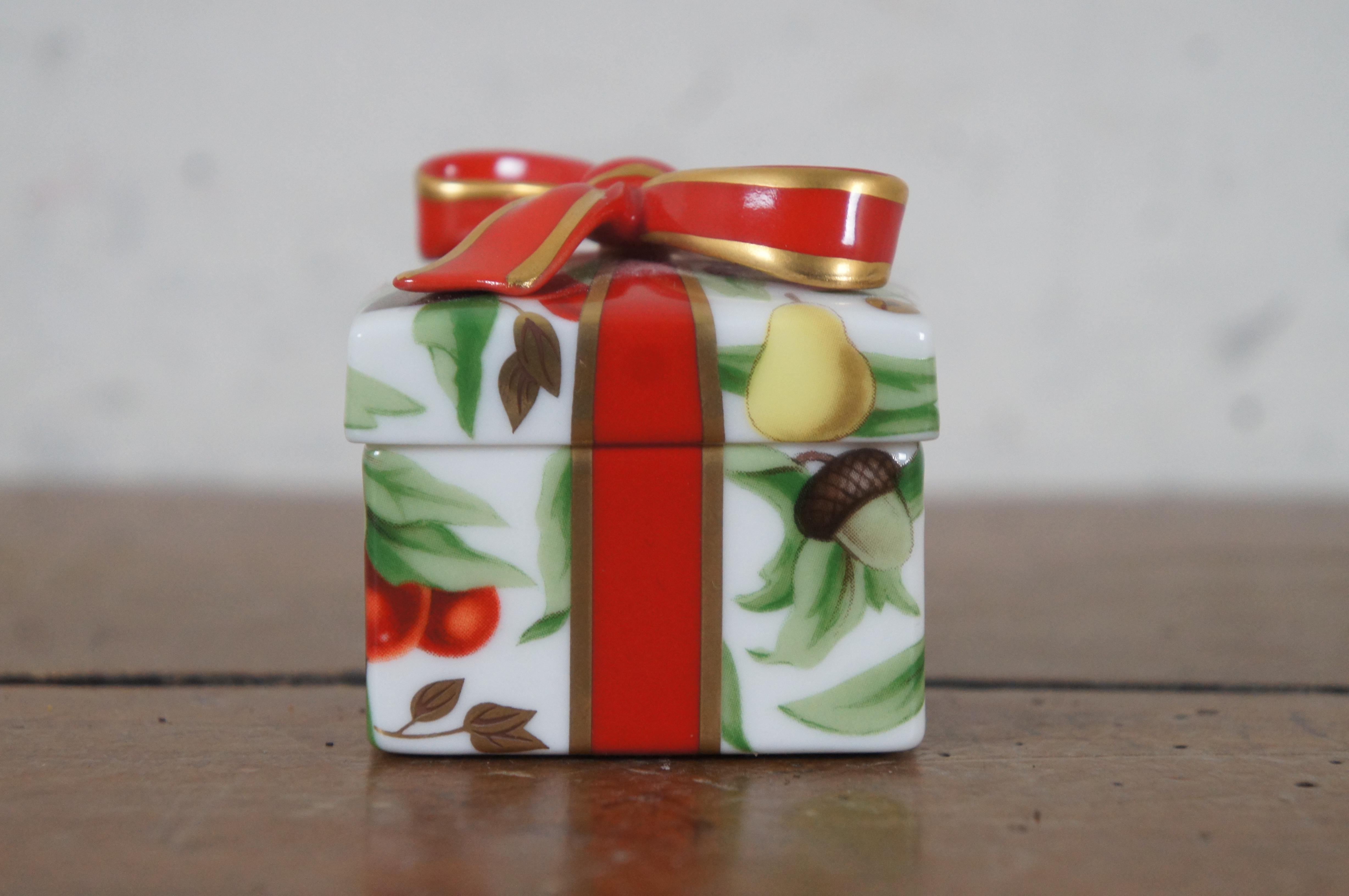 Porcelain Tiffany & Co Tiffany Holiday Christmas Present Garland Gift Bow Trinket Box 2