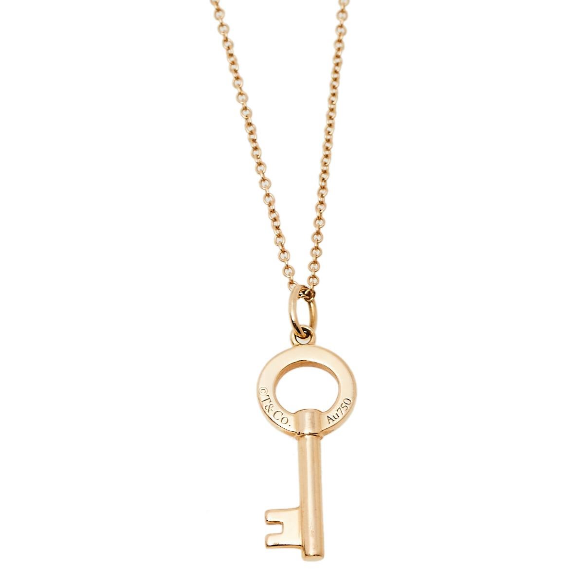 Tiffany & Co. Tiffany Keys Modern Keys Diamond 18k Gold Pendant Necklace In Good Condition In Dubai, Al Qouz 2