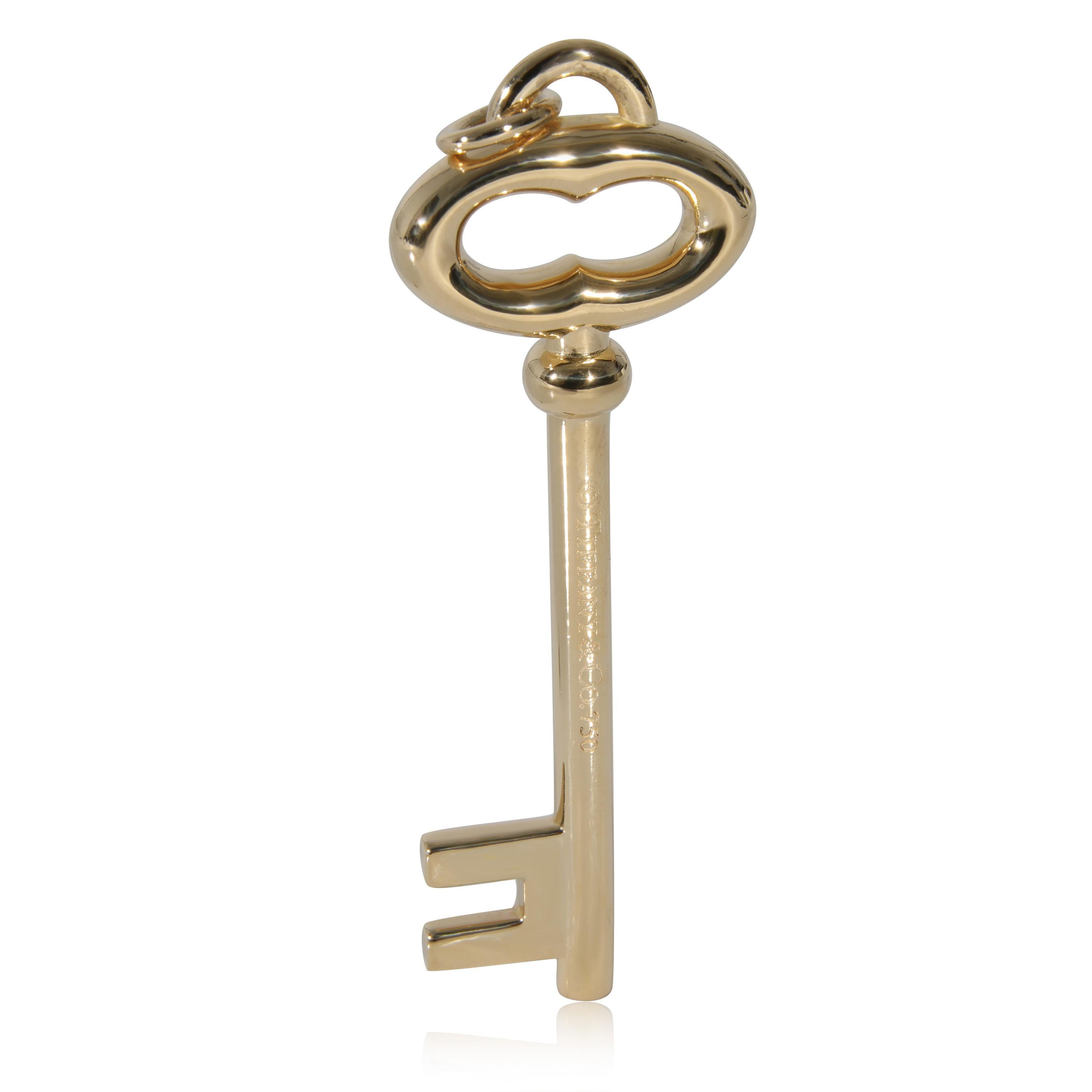 
Tiffany & Co. Ovaler Tiffany Keys-Anhänger aus 18 Karat Gelbgold

PRIMÄRE DETAILS
SKU: 130492
Titel der Auflistung: Tiffany & Co. Ovaler Tiffany Keys-Anhänger aus 18 Karat Gelbgold
Beschreibung des Zustands: Tiffany & Co. lancierte seine