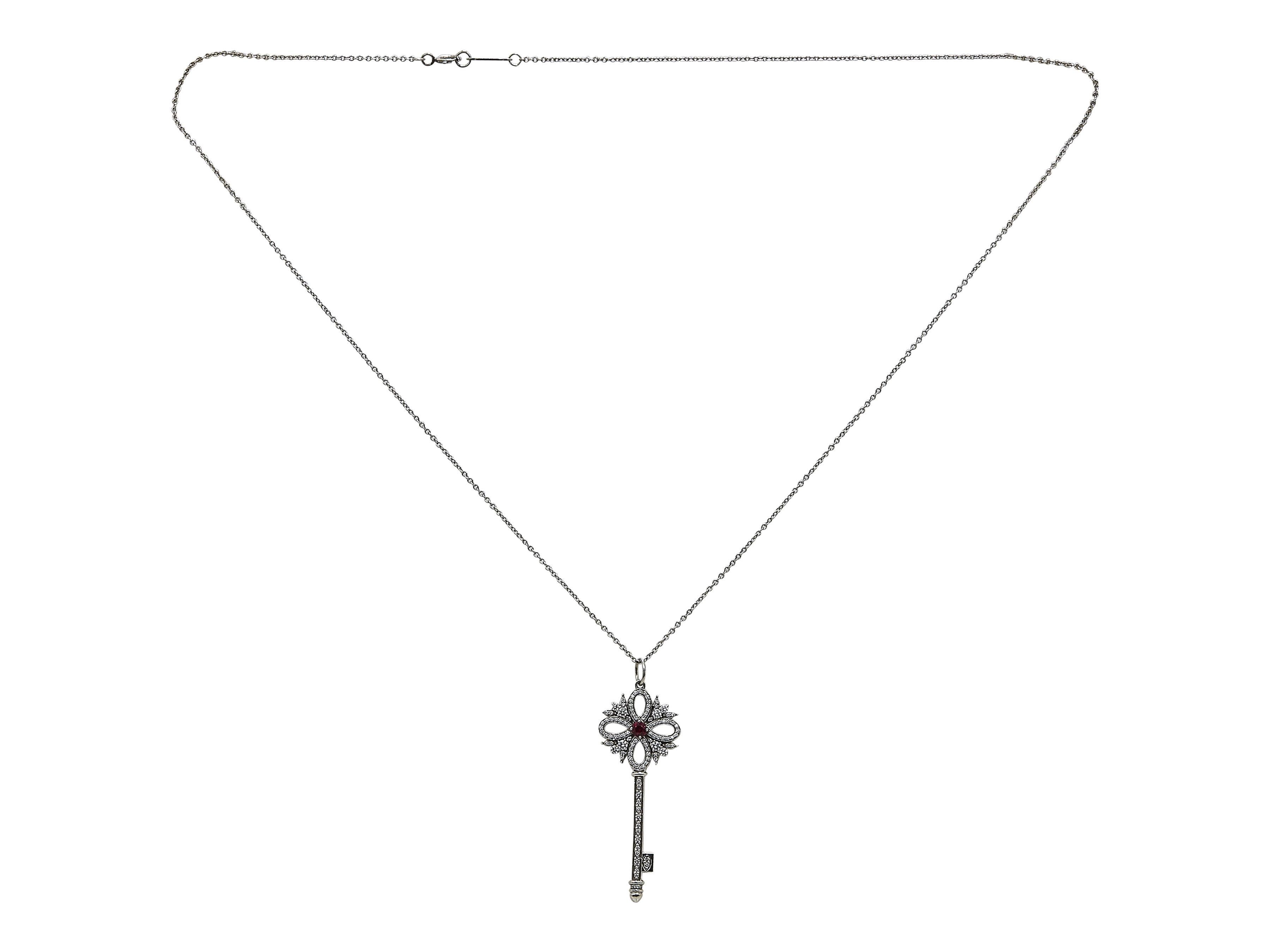 Taglio rotondo Tiffany & Co. Ciondolo Tiffany Keys in platino con diamante e rubino in vendita