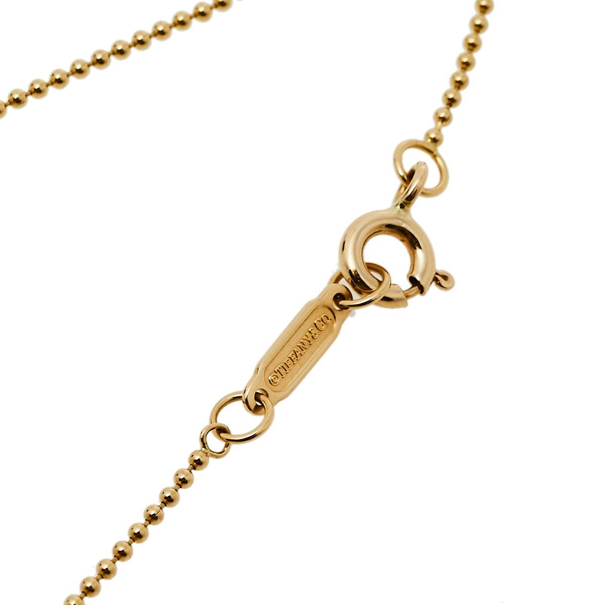 Symbolizing a bright future, the Tiffany keys from Tiffany & Co. are much loved and instantly recognizable. This necklace, featuring the Tiffany key pendant, comes crafted from 18k yellow gold. The key is detailed with a knot design and the chain is