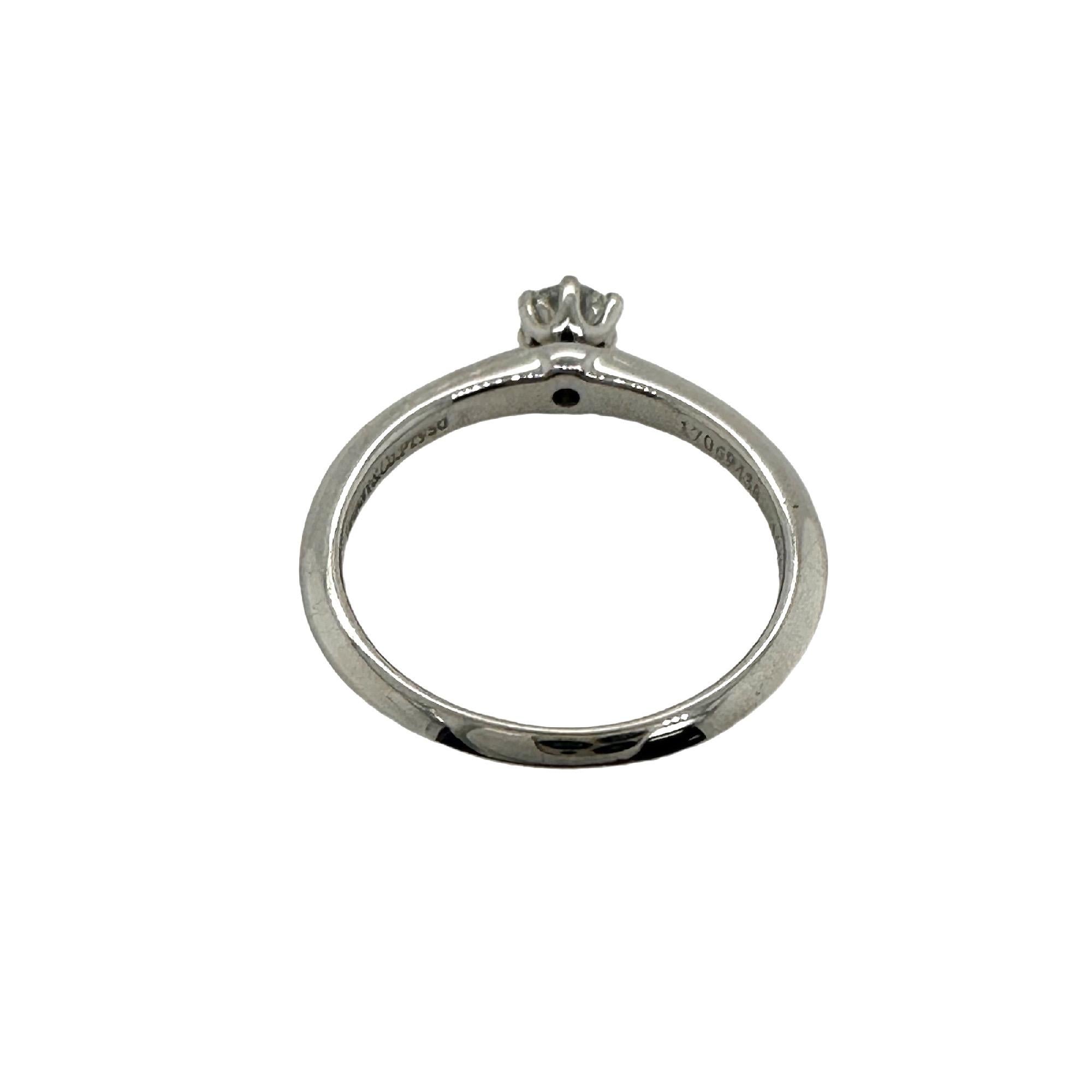 Tiffany & Co. Bague de fiançailles en argent sertie de diamants ronds 0,19 carat F VS2 en vente 1