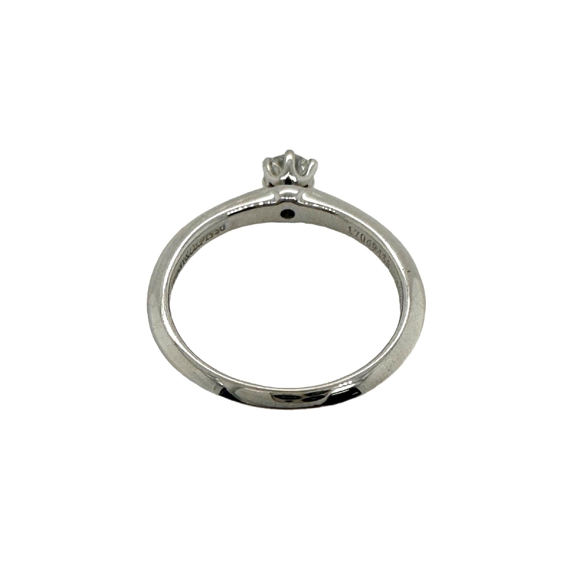 Tiffany & Co. Bague de fiançailles en argent sertie de diamants ronds 0,19 carat F VS2 en vente 4