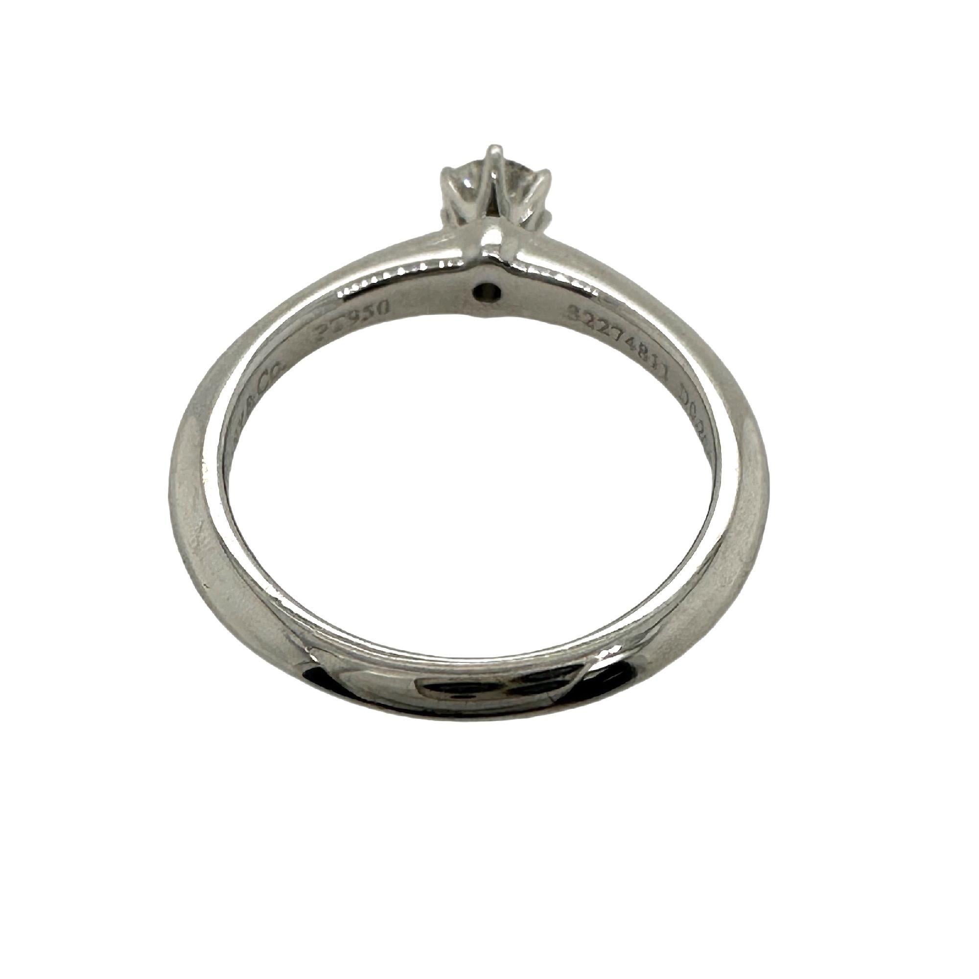 Tiffany & Co. Bague de fiançailles en argent sertie de diamants ronds 0,20 cts G VS1 en vente 3
