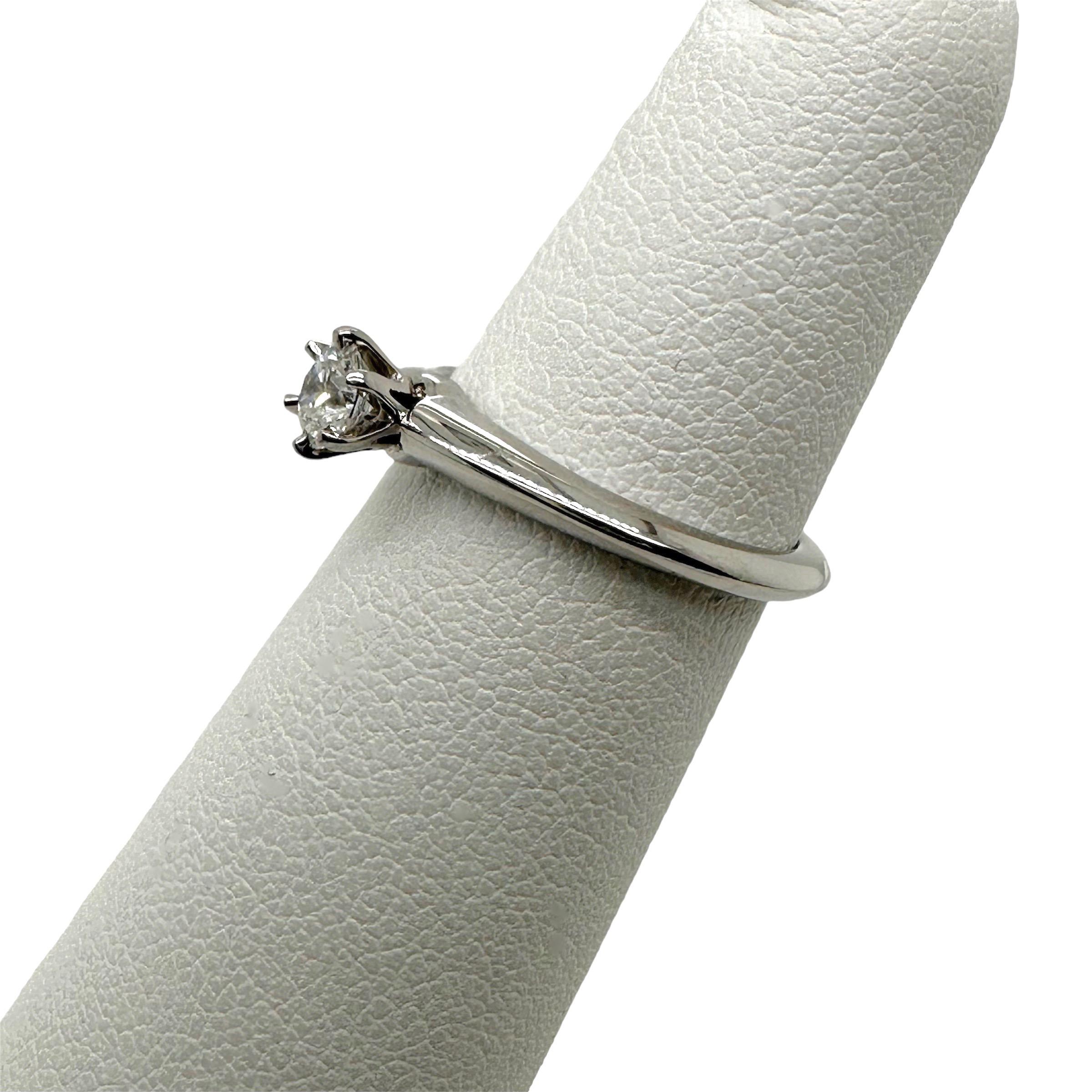 Women's Tiffany & Co Tiffany Setting Round Diamond 0.25 cts E VS1 Engagement Ring Plat For Sale