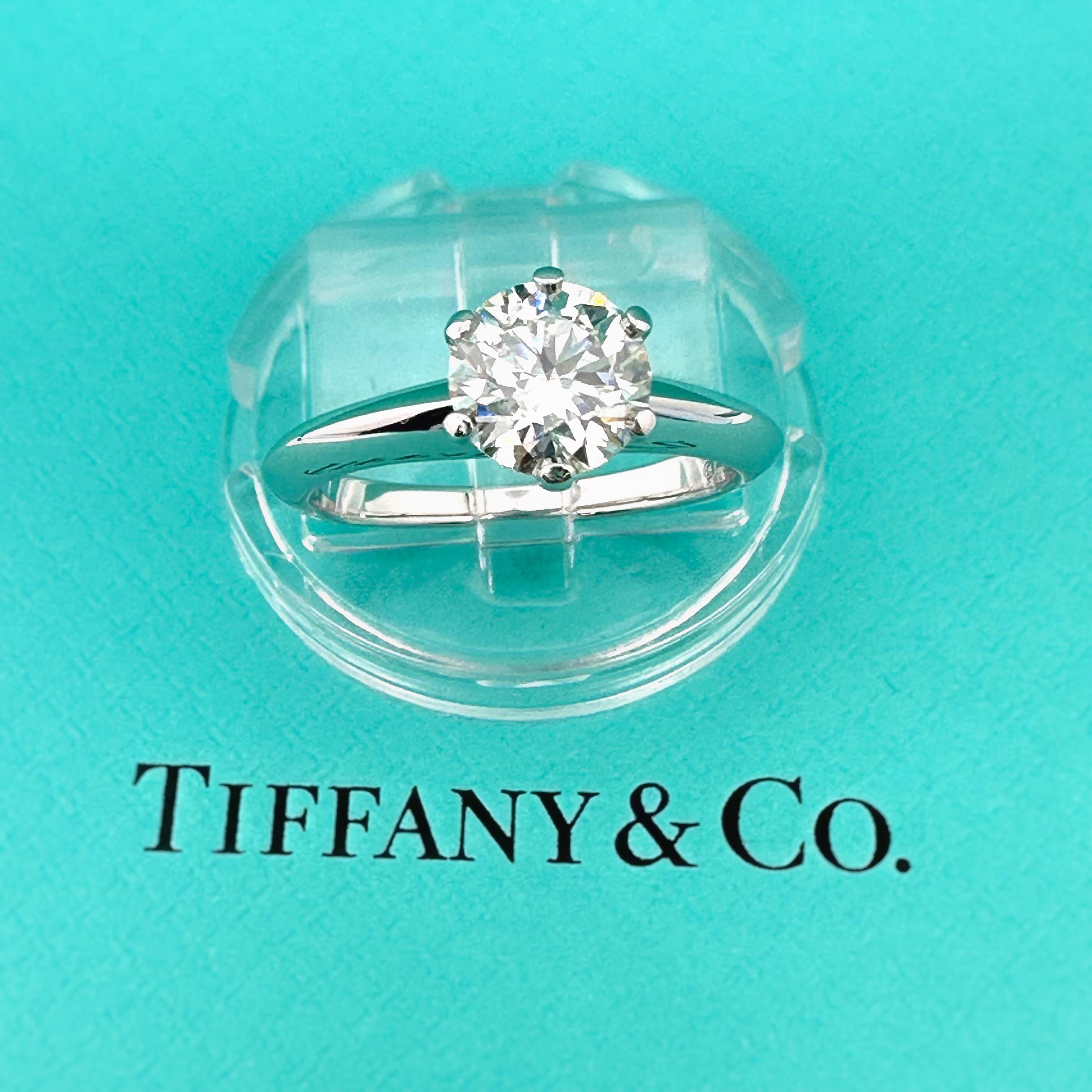 Tiffany & Co Tiffany Setting Round Diamond 1.01 CTS H VS2 Engagement Ring Plat In Excellent Condition For Sale In San Diego, CA