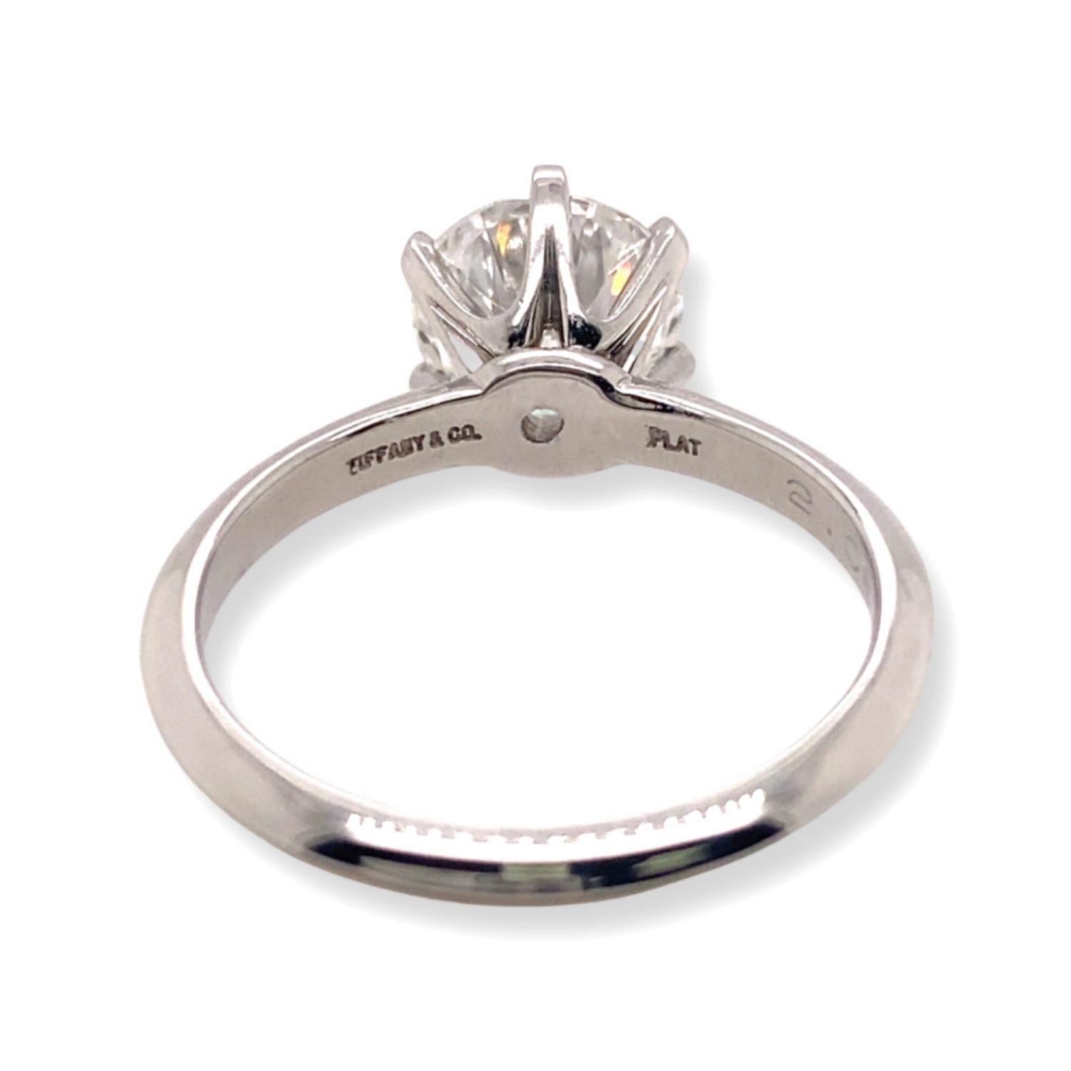 Tiffany & Co Bague de fiançailles sertie de diamants ronds de 2,08 carats F VVS2 en vente 6