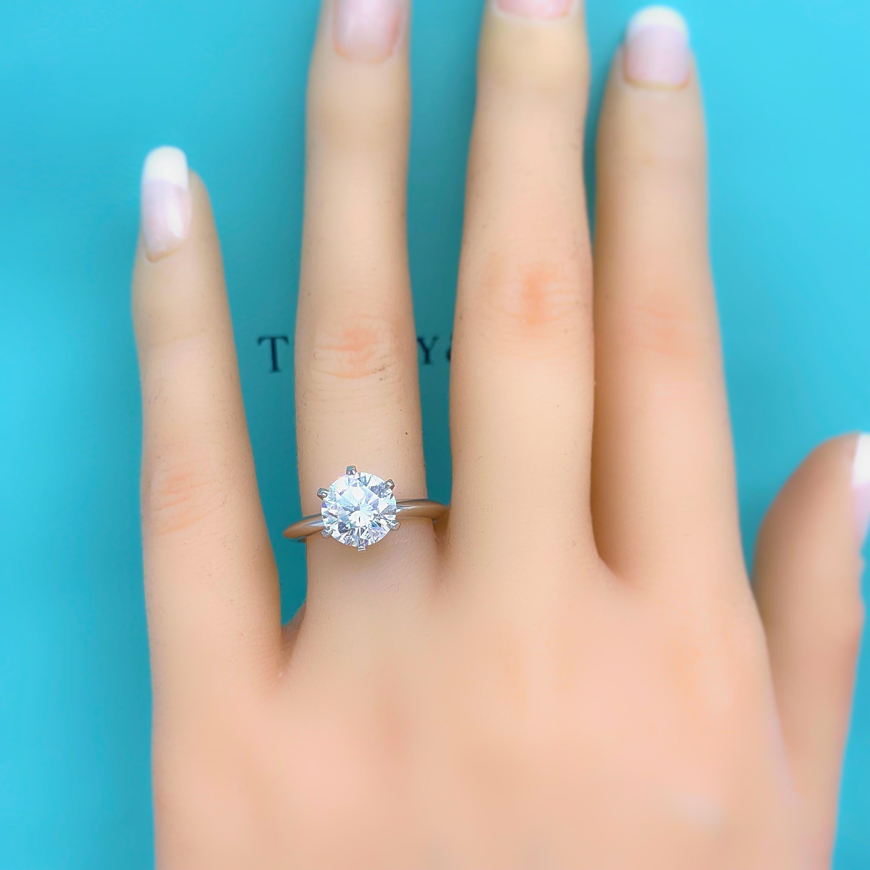 Tiffany & Co Bague de fiançailles sertie de diamants ronds de 2,08 carats F VVS2 en vente 3