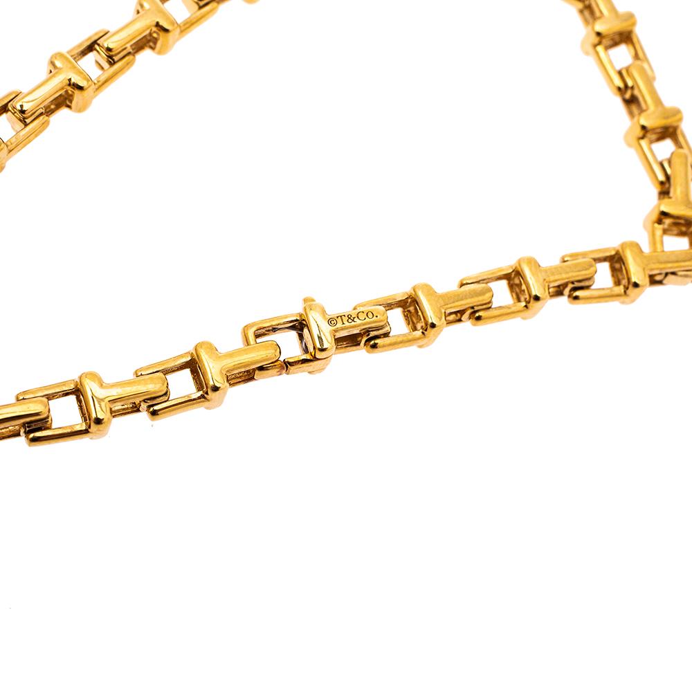For the woman who is ready to ace every accessory game, Tiffany & Co. brings her this fabulous bracelet made from 18k yellow gold into a chainlink silhouette. The bracelet has a simple style of T-shaped links with smooth edges and hallmark