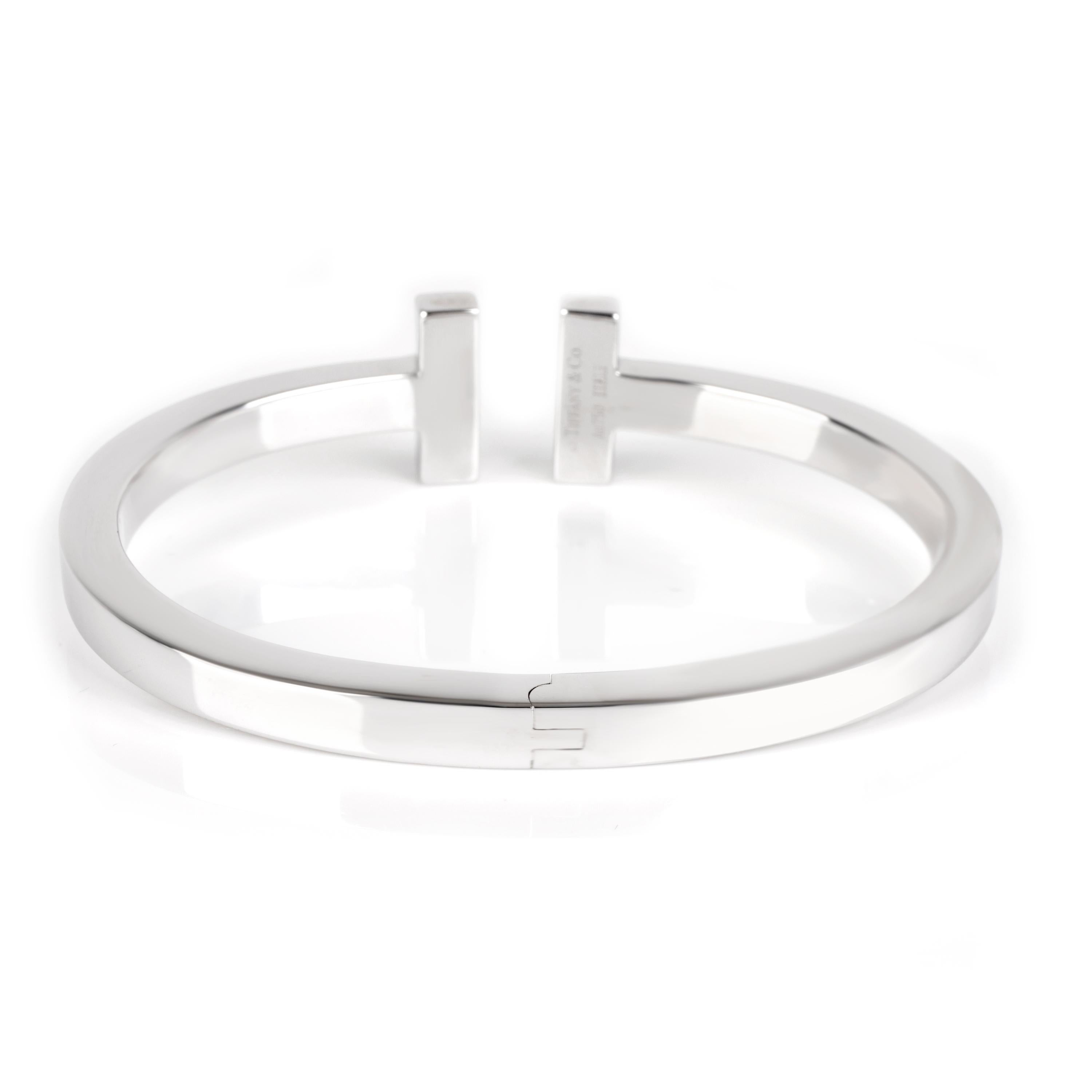 Tiffany & Co. Tiffany T Bangle in 18K White Gold

PRIMARY DETAILS

SKU: 104953

Listing Title: Tiffany & Co. Tiffany T Bangle in 18K White Gold

Condition Description: Retails for 5500 USD. In excellent condition and recently polished. Fits a 6.75