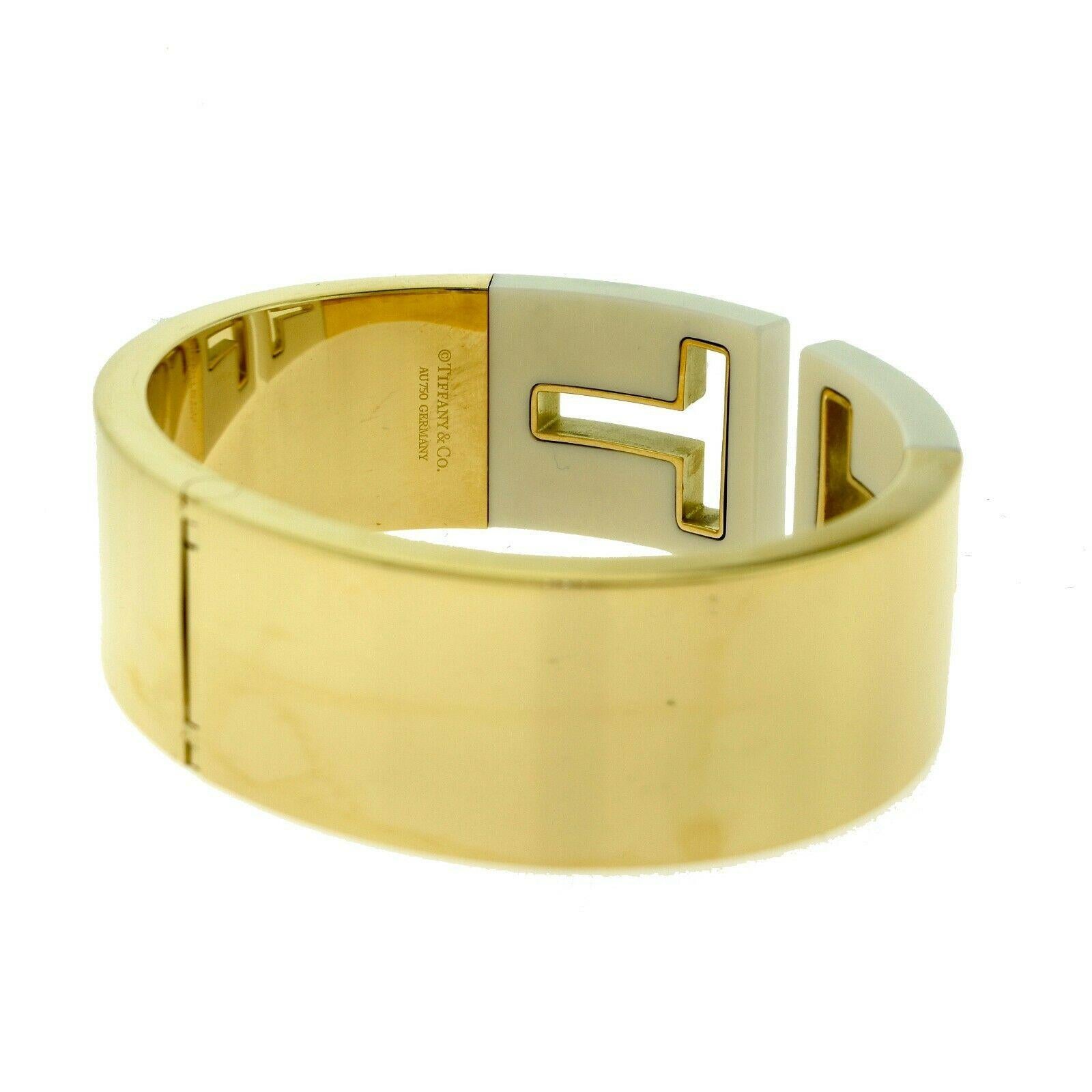 Tiffany & Co. Tiffany T Cut-Out Yellow Gold White Enamel Flexible Bracelet Cuff Bon état à Miami, FL