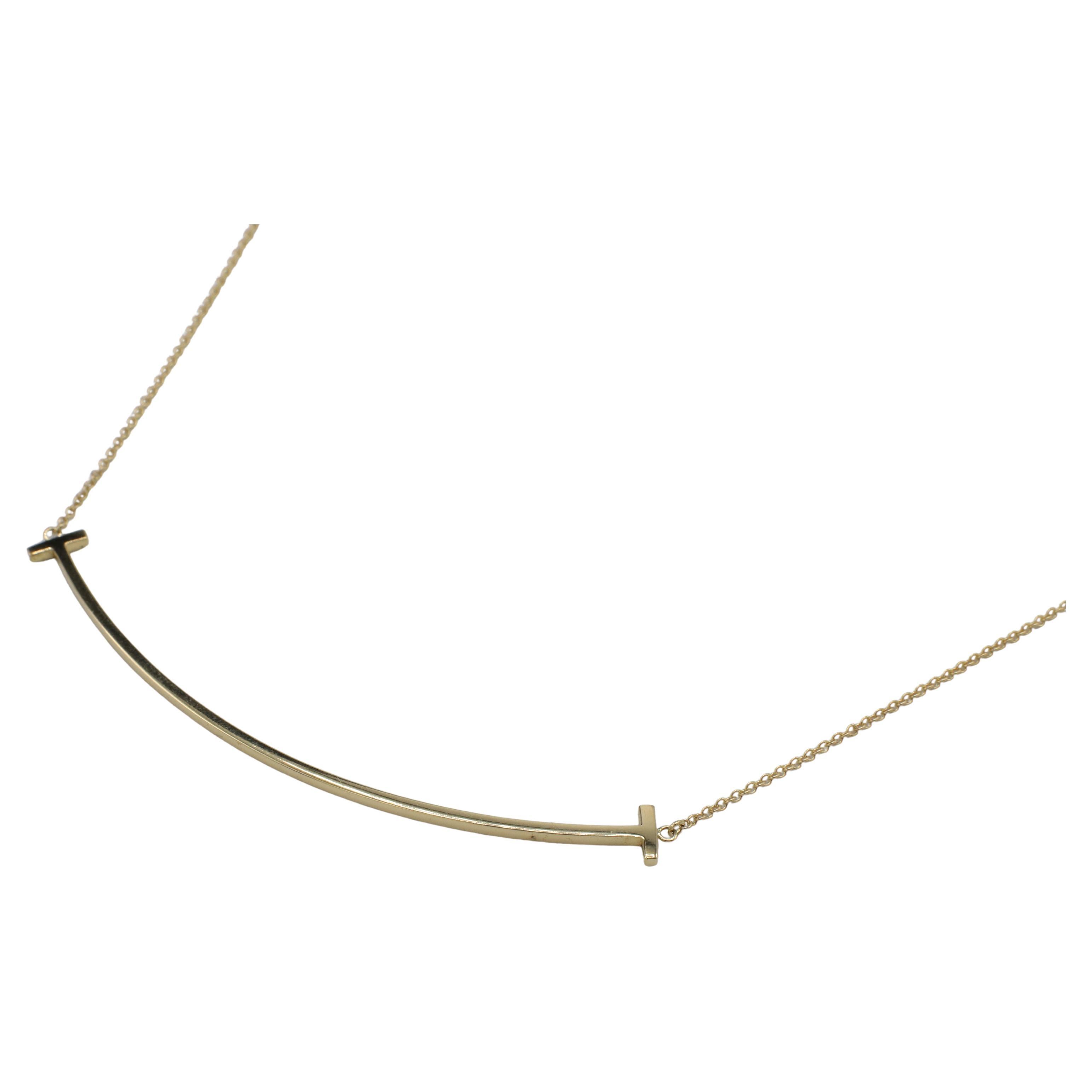 Moderne Tiffany & Co. Collier à pendentif sourire en or jaune 18 carats de Tiffany T. Large en vente