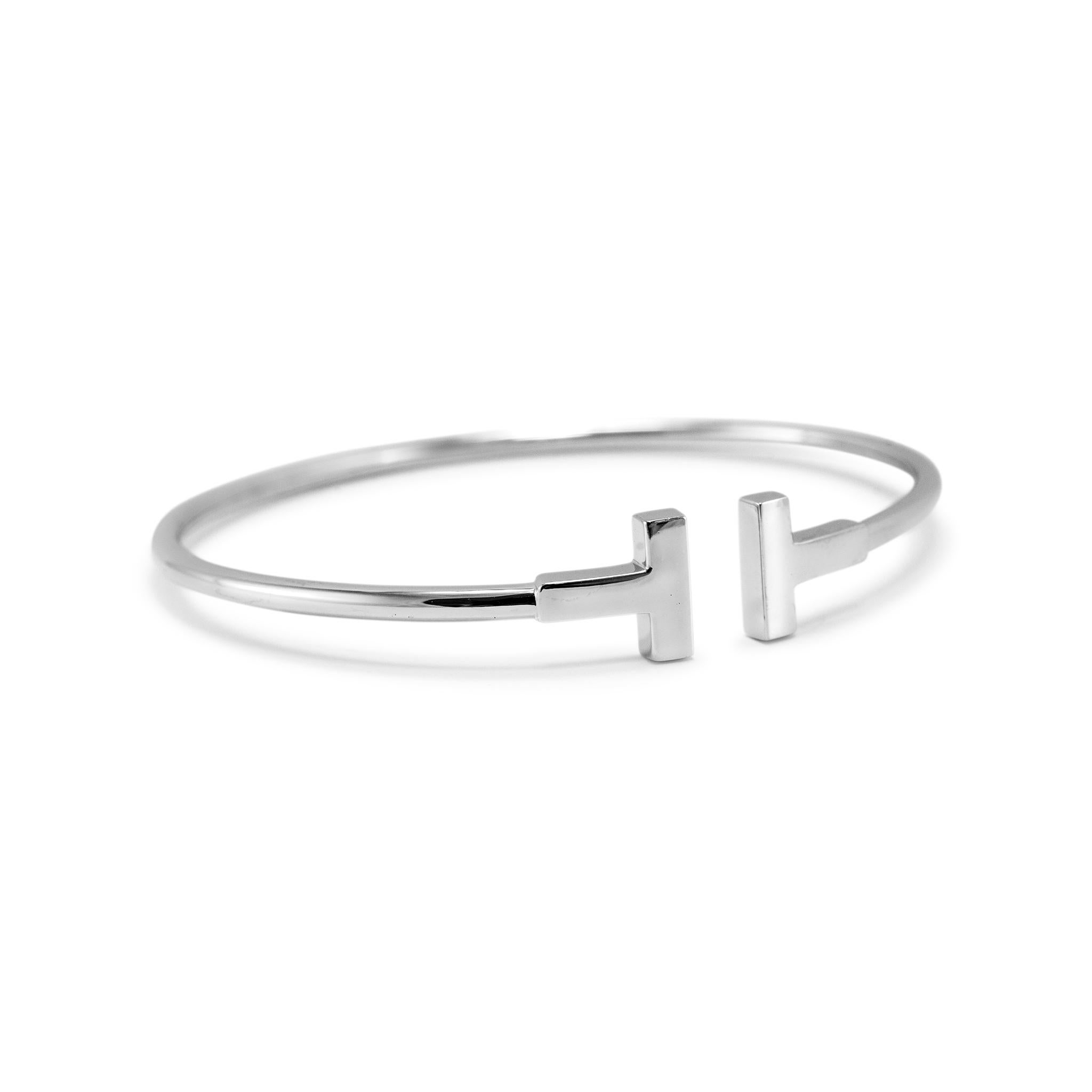 Tiffany & Co. Tiffany T Narrow Wire 18K White Gold Cuff Bracelet In condizioni ottime in vendita a Houston, TX