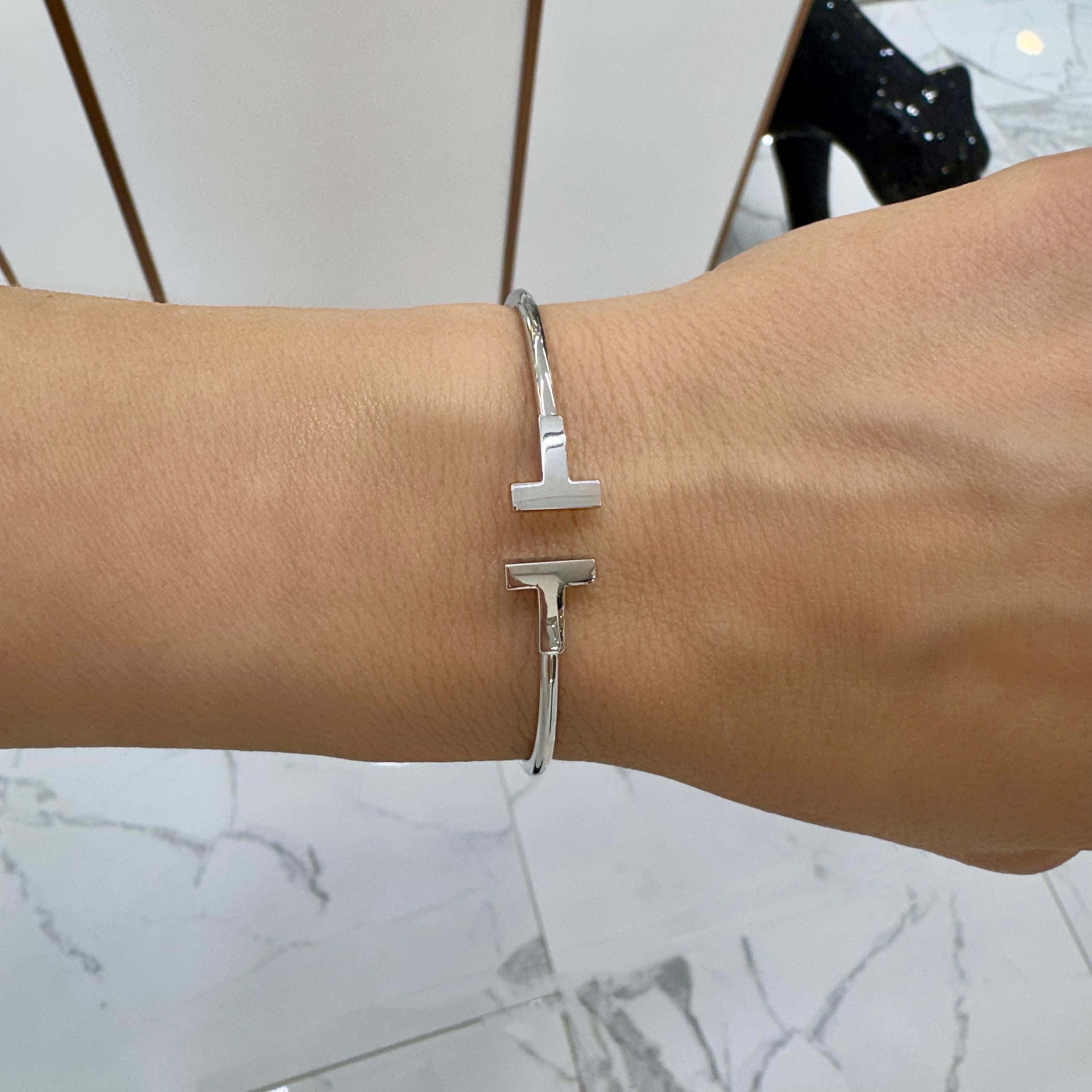 Tiffany & Co. Tiffany T Narrow Wire 18K White Gold Cuff Bracelet in vendita 2