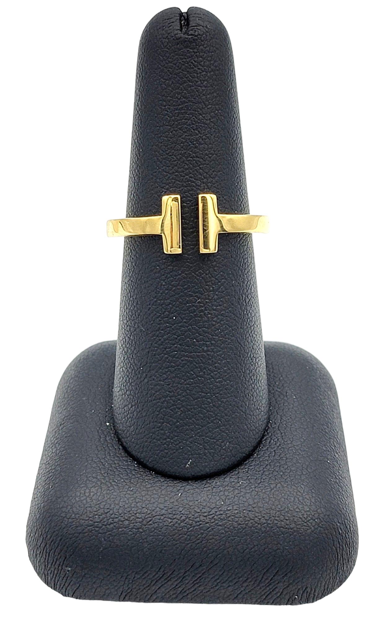 Tiffany & Co. Anello Tiffany T Square a fascia lucida in oro giallo 18 carati in vendita 3