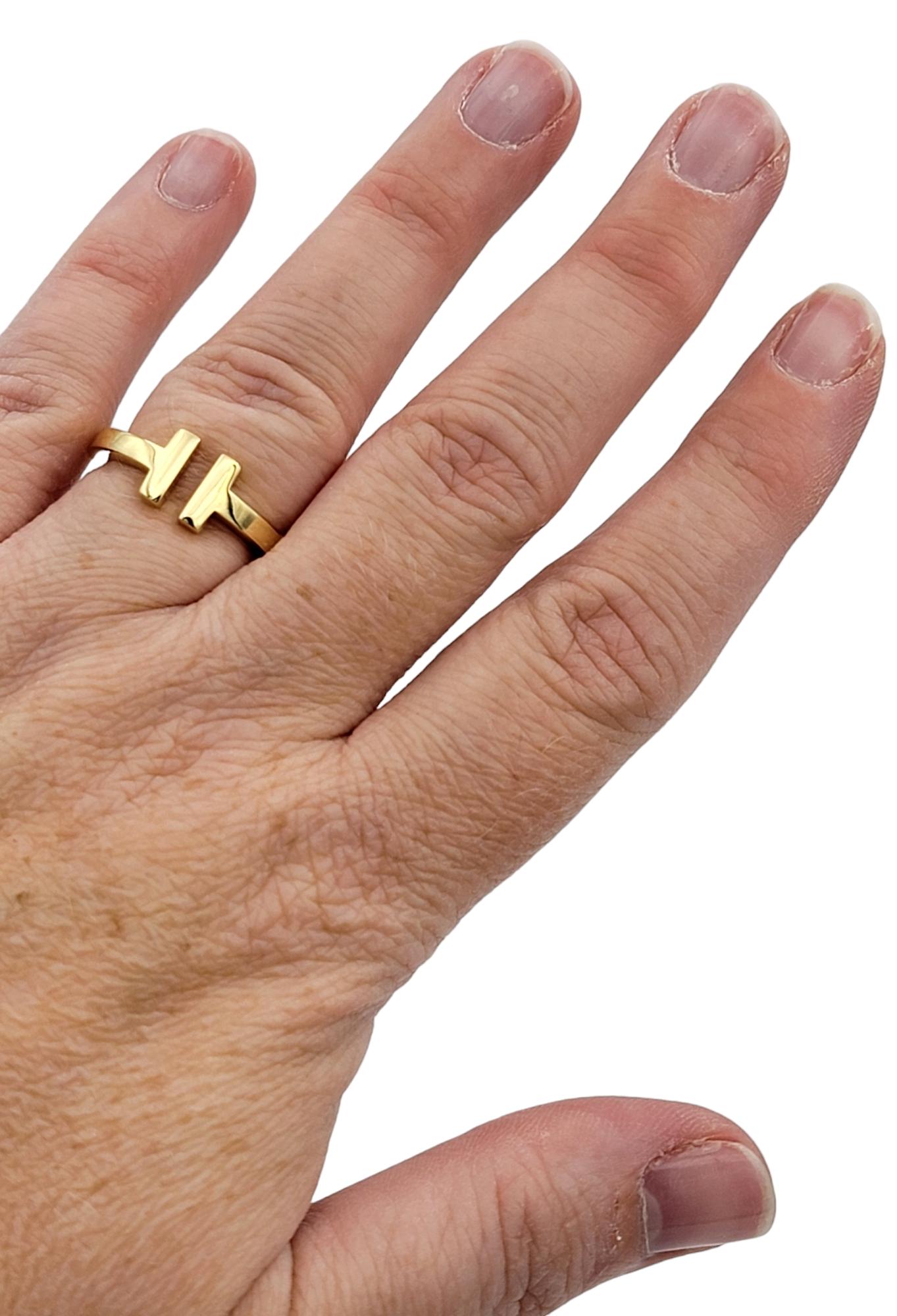 Tiffany & Co. Anello Tiffany T Square a fascia lucida in oro giallo 18 carati in vendita 1