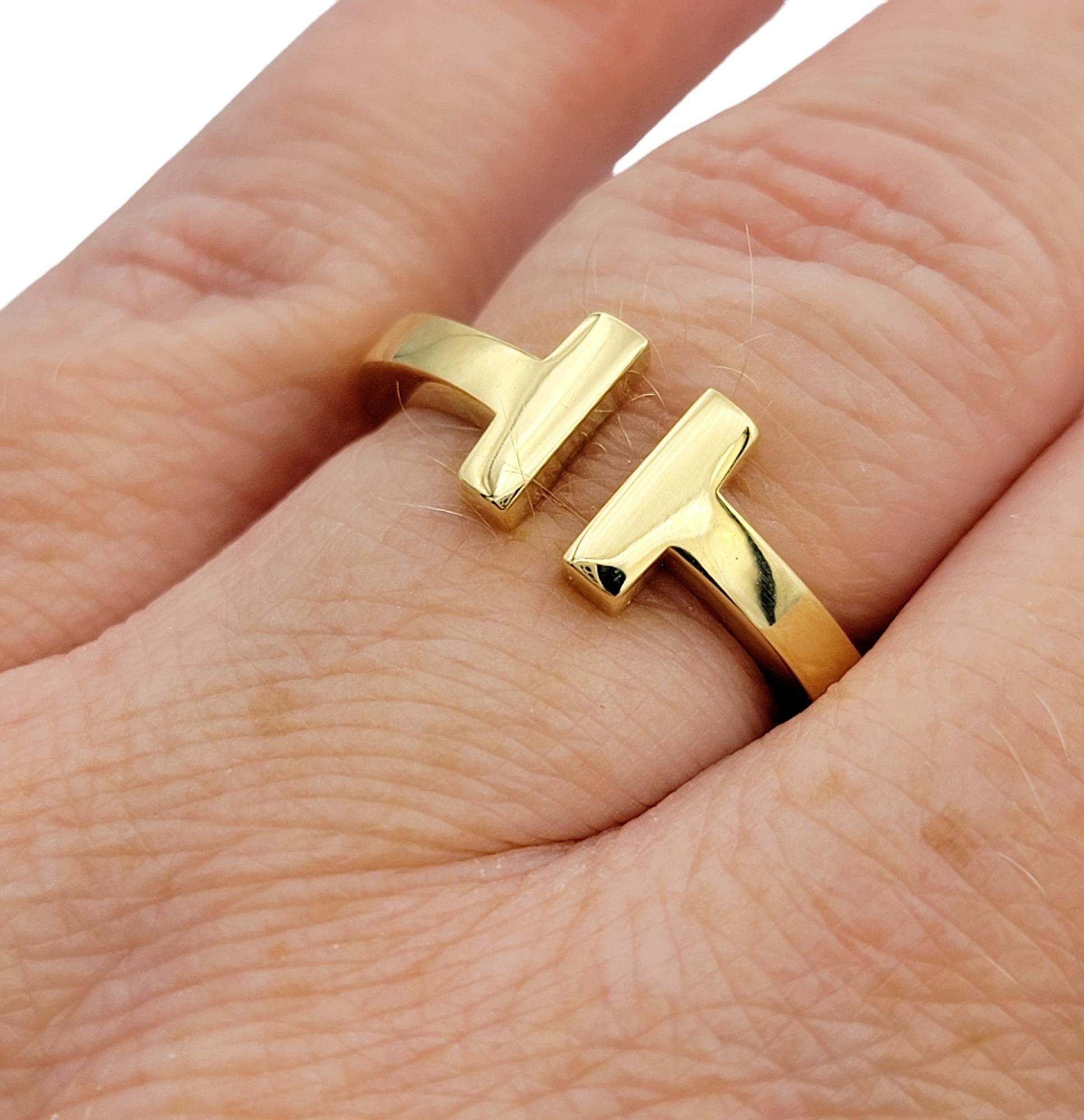Tiffany & Co. Anello Tiffany T Square a fascia lucida in oro giallo 18 carati in vendita 2