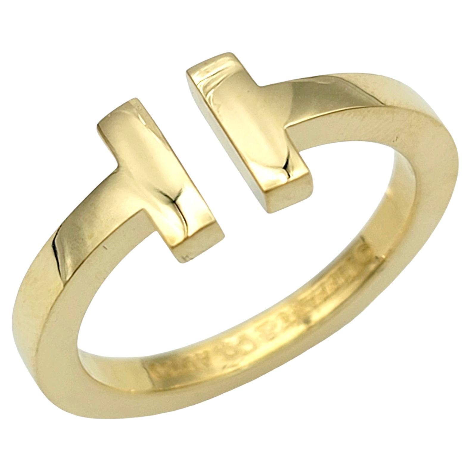Tiffany & Co. Quadratischer, hochglanzpolierter Tiffany T-Ring aus 18 Karat Gelbgold im Angebot