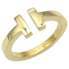 Tiffany & Co. Tiffany T, bague à anneau carré poli en or jaune 18 carats