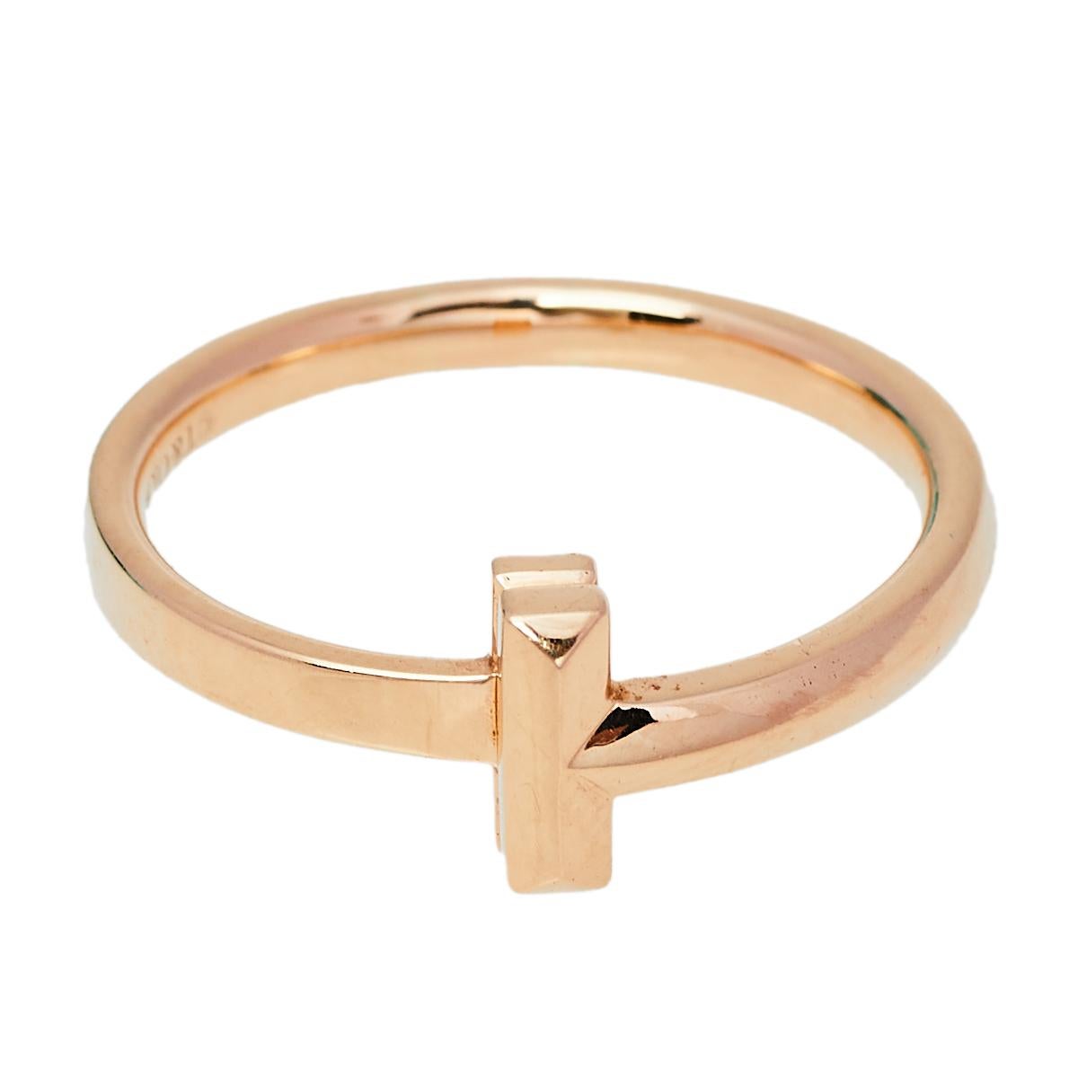 The Tiffany T collection is one of the most popular jewelry lines from Tiffany & Co. Each piece comes with a distinct shape that displays or re-interprets the 'T' symbol. This Tiffany T T1 ring is crafted from 18K rose gold and styled as a wire-like