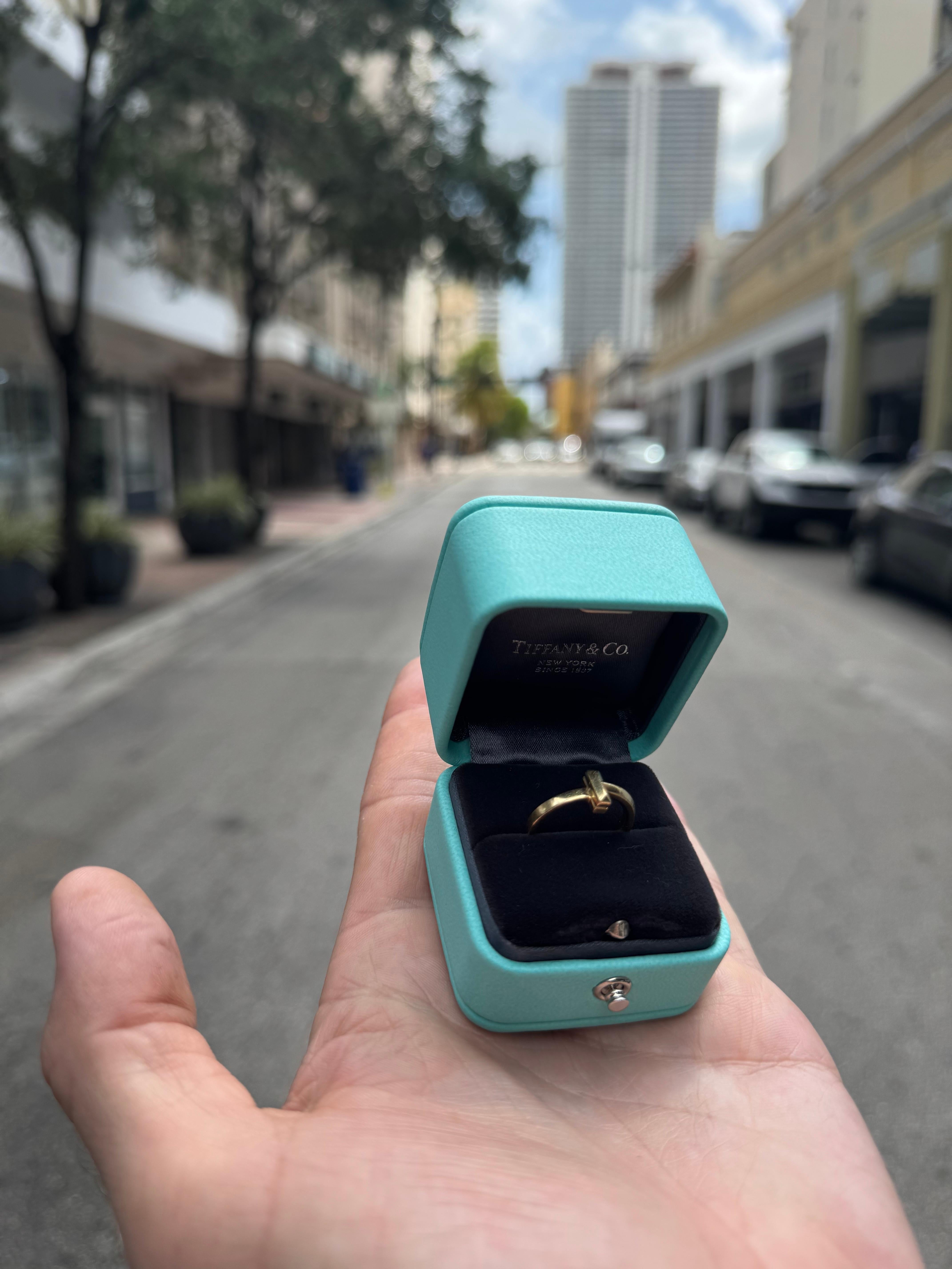 Women's Tiffany & Co. Tiffany T T1 Ring in Yellow Gold Size 5 For Sale