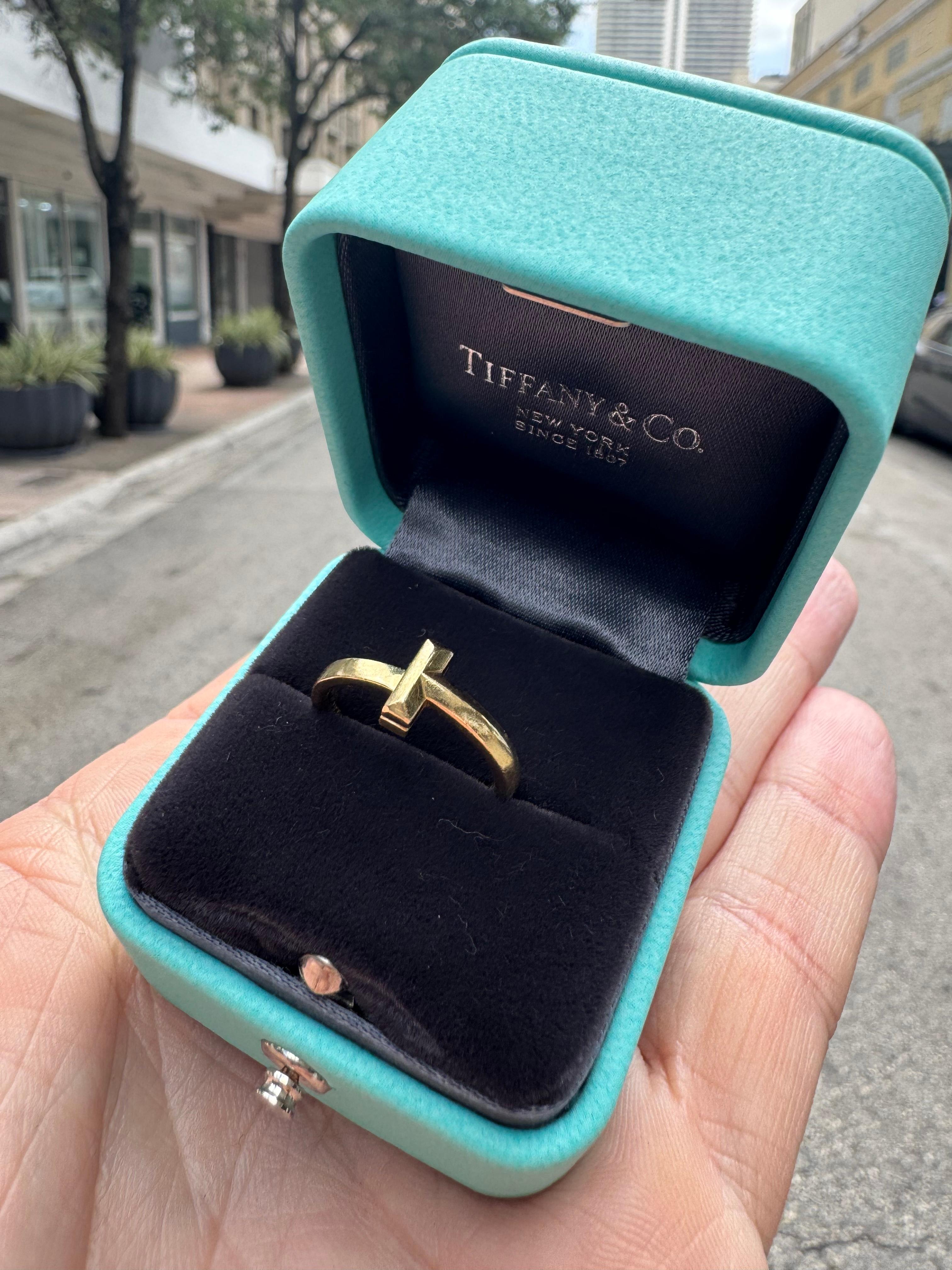 Tiffany & Co. Tiffany T T1 Ring in Yellow Gold Size 5 For Sale 1