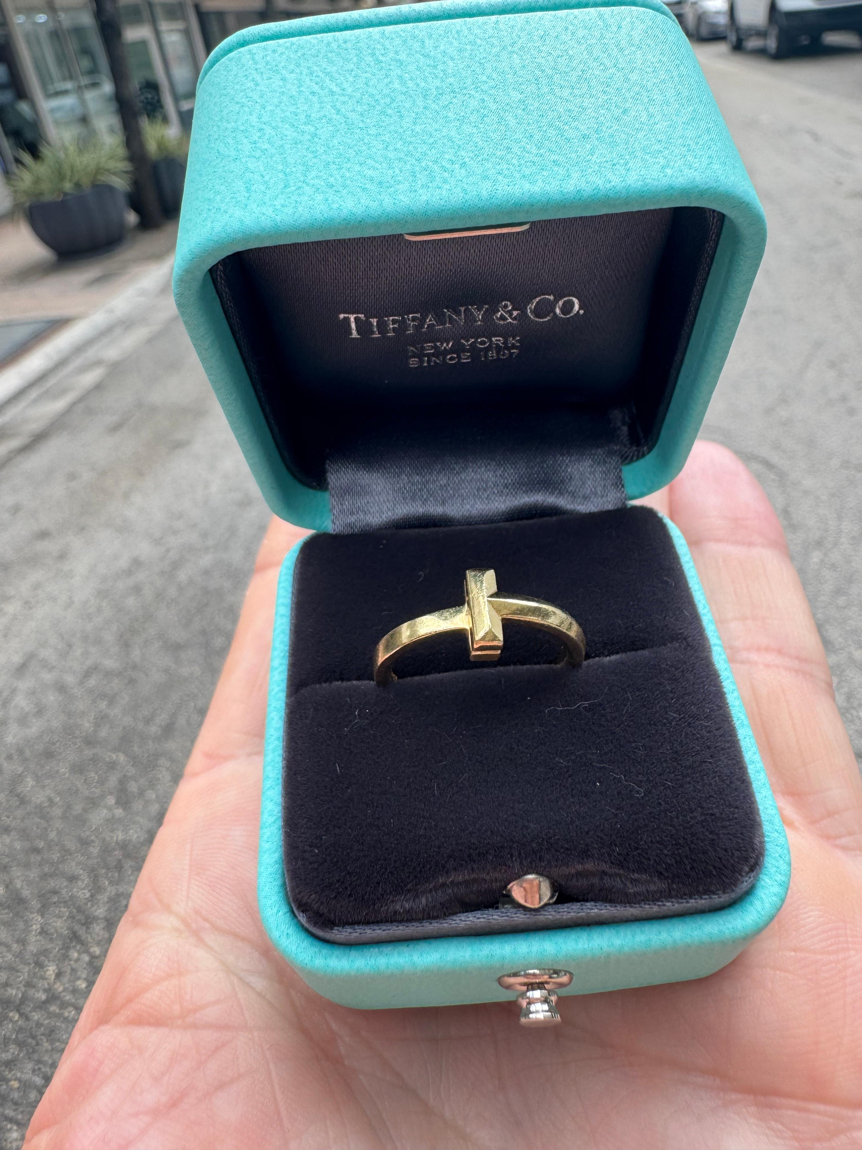 Tiffany & Co. Tiffany T T1 Ring in Yellow Gold Size 5 For Sale 2