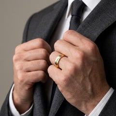 Tiffany & Co. Anillo ancho Tiffany T de oro amarillo de 18k, 5,5 mm, talla 9, 3100 $
