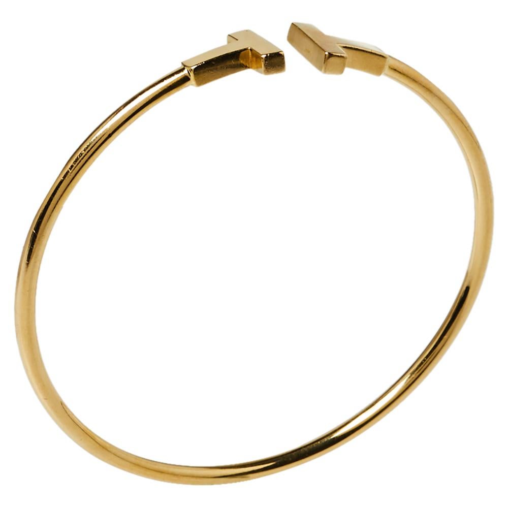 The Tiffany T collection by Tiffany & Co. has been inspired by the city of New York. Each piece comes with a distinct shape that boasts of fabulous style and structure. This T Wire bracelet is crafted from 18K yellow gold and styled as a wire-like
